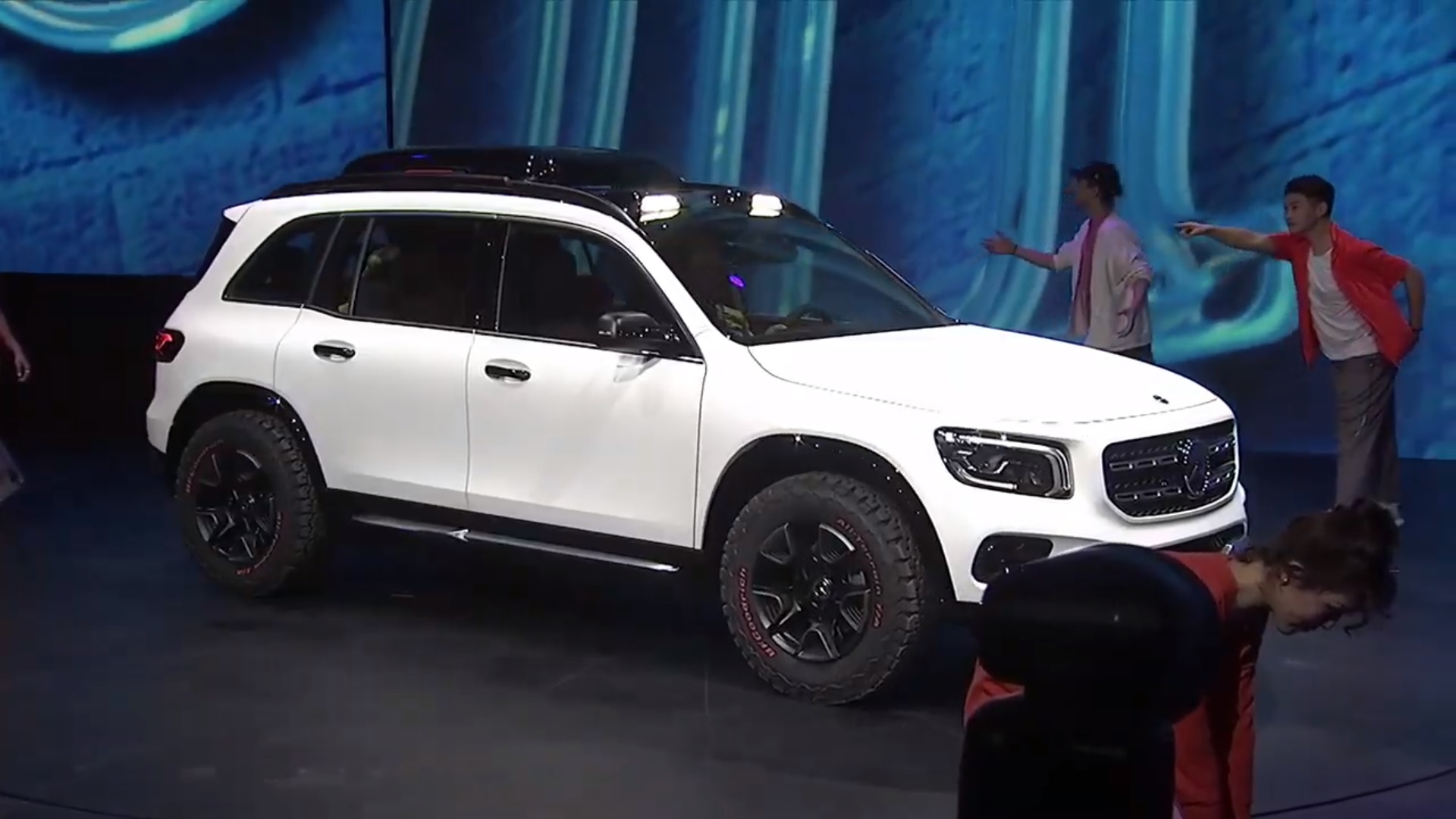 Mercedes-Concept-GLB-02 New Mercedes GLB Features Conceptual Rugged Looks In Compact Form