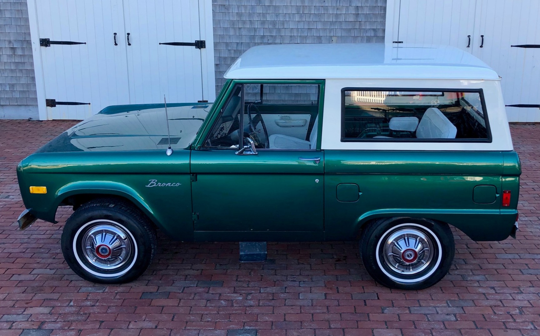 Ford-Bronco-Auction-4 Hurry Up And Snatch This 1977 Ford Bronco For A Little Over $11K