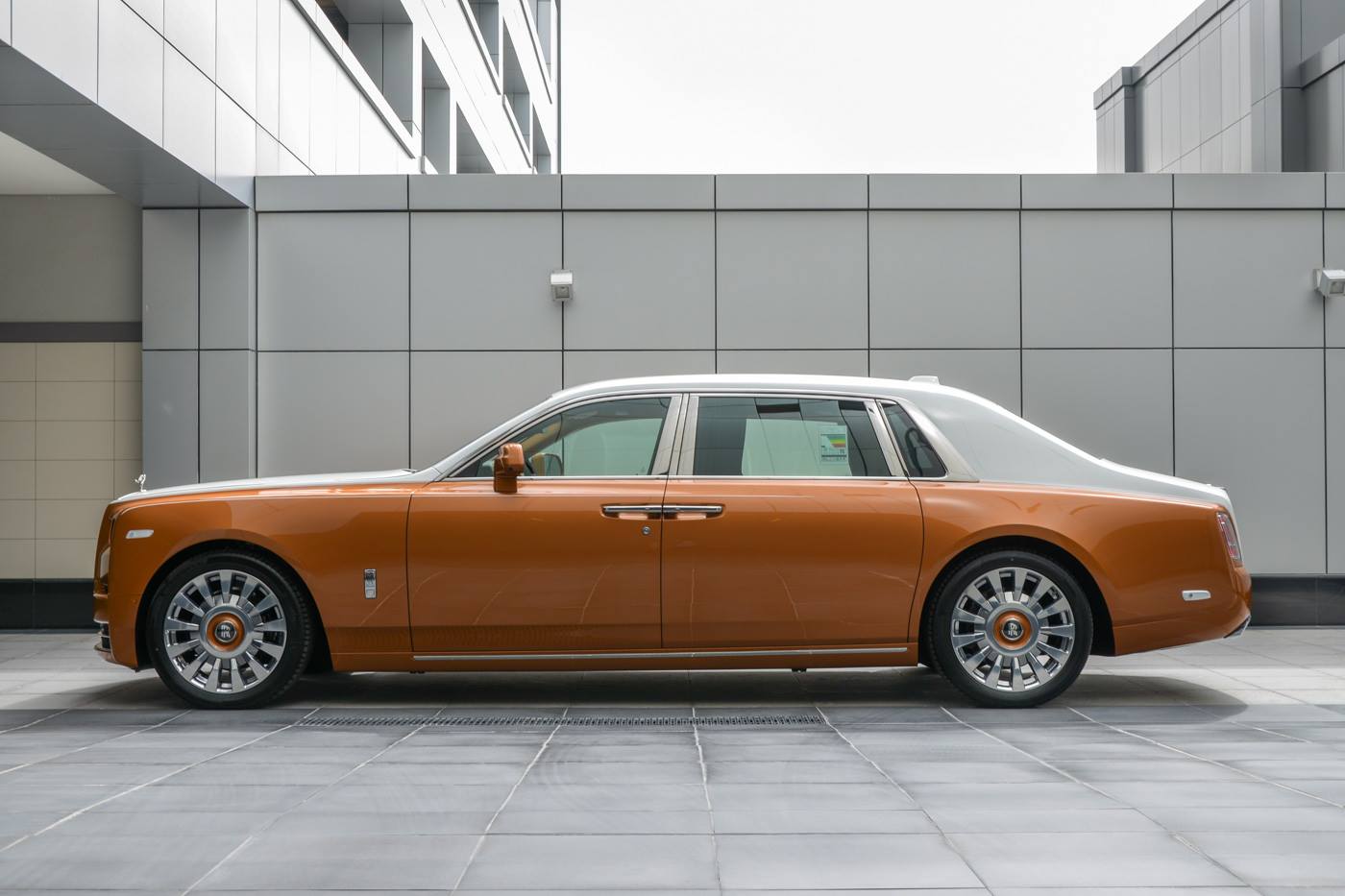 rolls royce phantom privacy suite abu dhabi 8 Rolls-Royce Phantom EWB With Privacy Suite Is The Majestic Way To Isolate Yourself