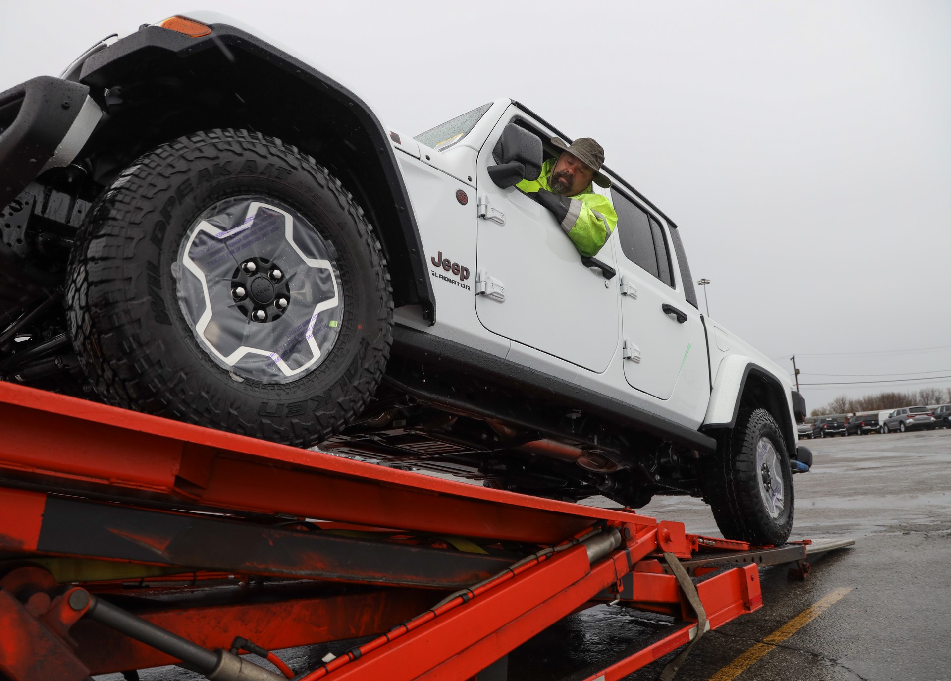 2020 Jeep Gladiator-5 2020 Jeep Gladiator Headed To Dealerships, Arrives 14 Years After The Concept