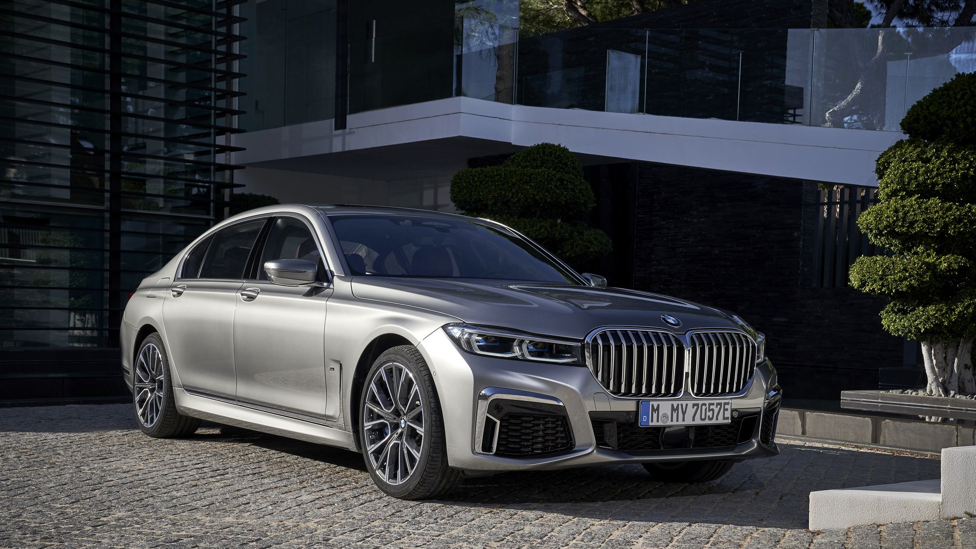 BMW-7-Series-143 BMW Throws 171 Images Of The 7-Series Hoping We’ll Get Used To Its New Face