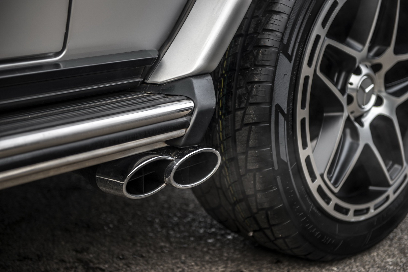 2002 mercedes g-class kahn tuning 9 Kahn’s 2002 Mercedes G-Class Could Be Yours For A Third Of The Price Of The New One