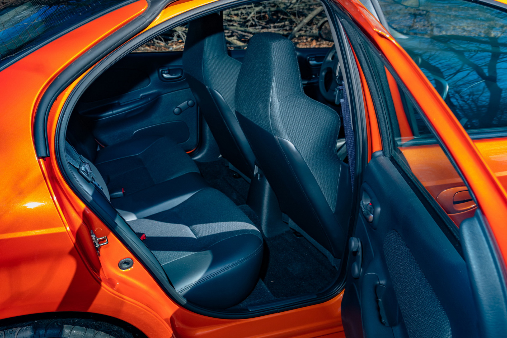 2005 dodge neon srt4 bat auction 39 2005 Dodge Neon SRT-4 Has Just 2,900 Miles, Rare Orange Blast Paint