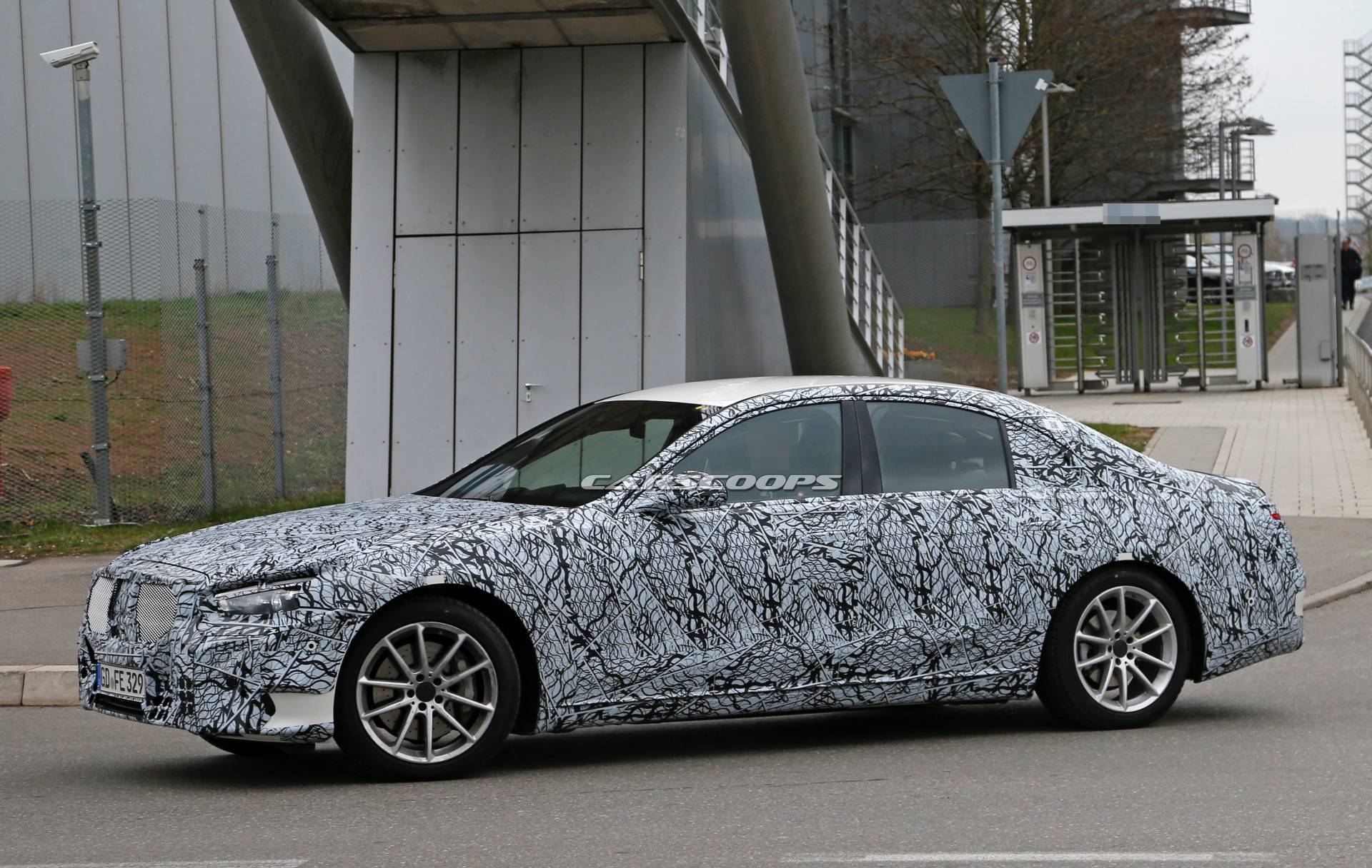 2020 Mercedes-Benz S-Class spy shots 10 2020 Mercedes S-Class Spied Again, Offers First Look At New Grille