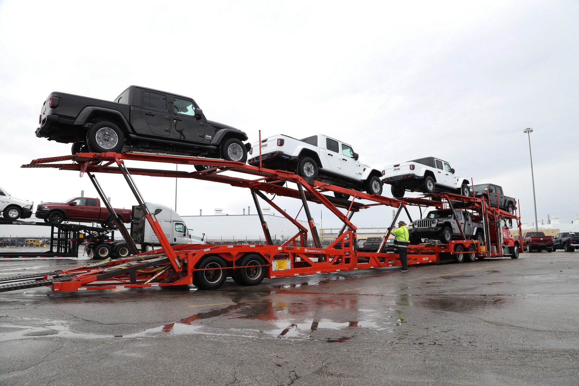 2020 Jeep Gladiator-2 2020 Jeep Gladiator Headed To Dealerships, Arrives 14 Years After The Concept
