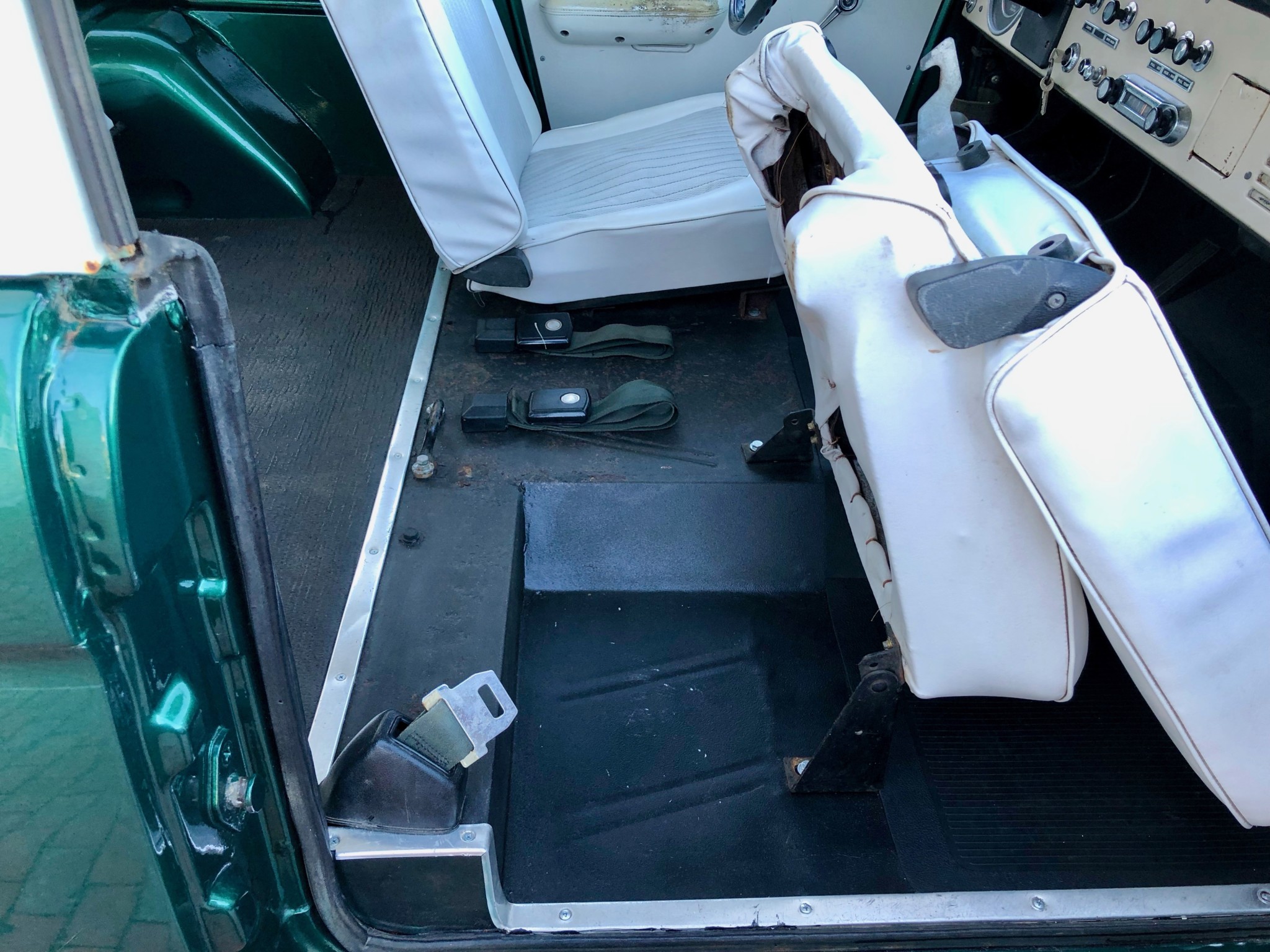 Ford-Bronco-Auction-26 Hurry Up And Snatch This 1977 Ford Bronco For A Little Over $11K