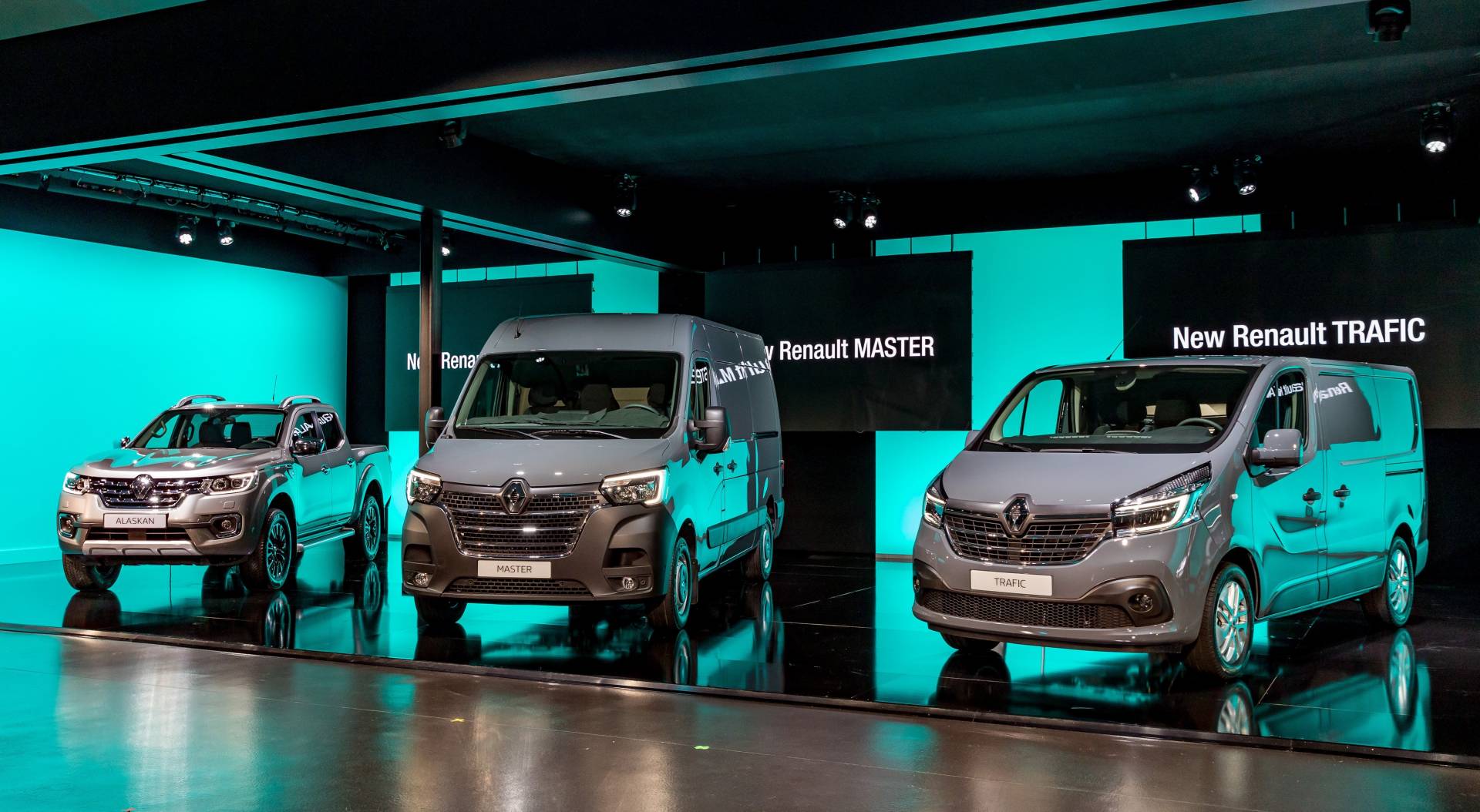 Renault commercial vehicles range 8 Restyled Renault Master And Trafic Get New Faces, Updated Engines And New Tech