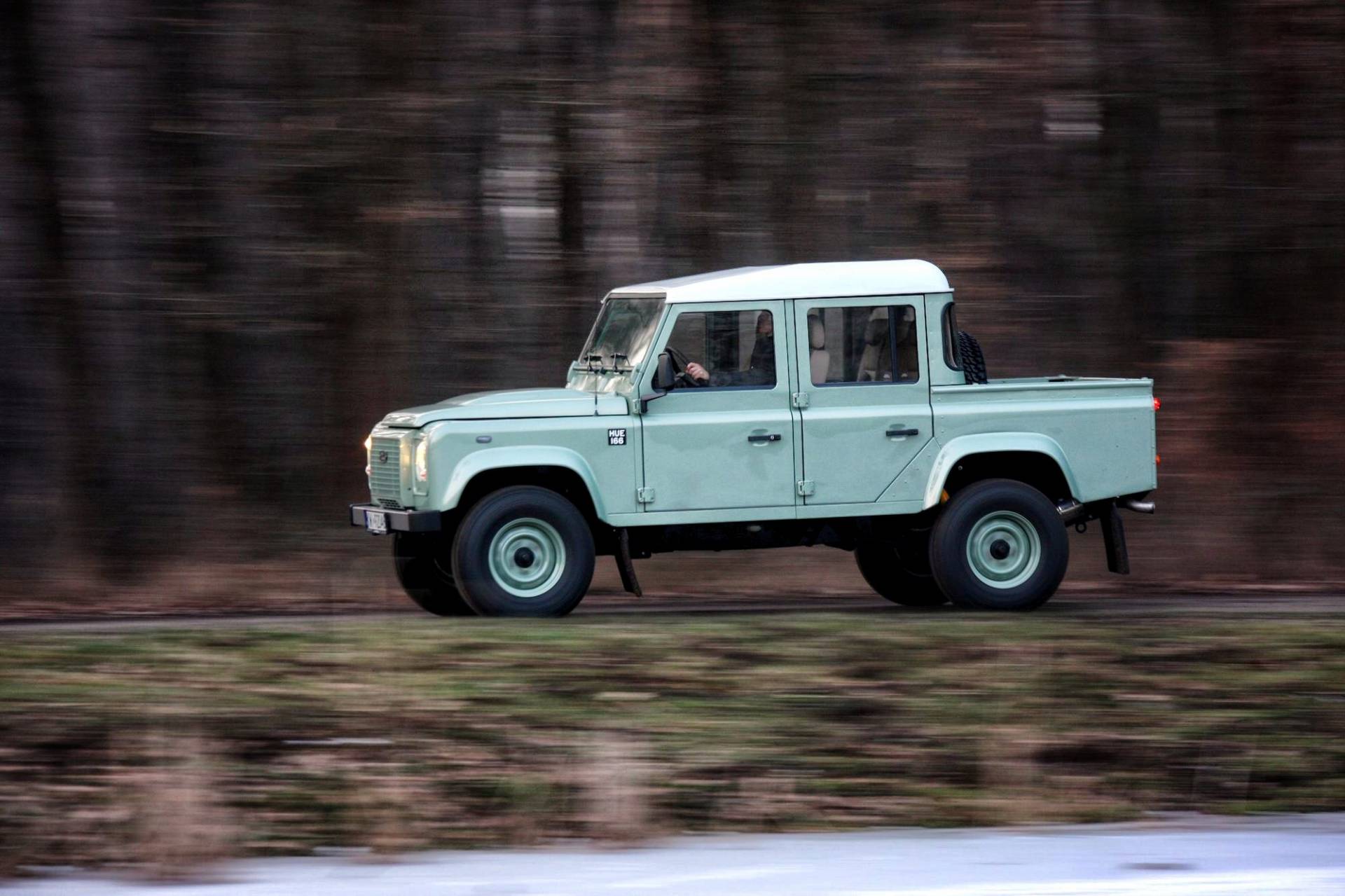 Land Rover Defender Crew Cab Pickup by Land Serwis 55 For €60k, A Polish Company Will Build You A Classic Defender From Scratch