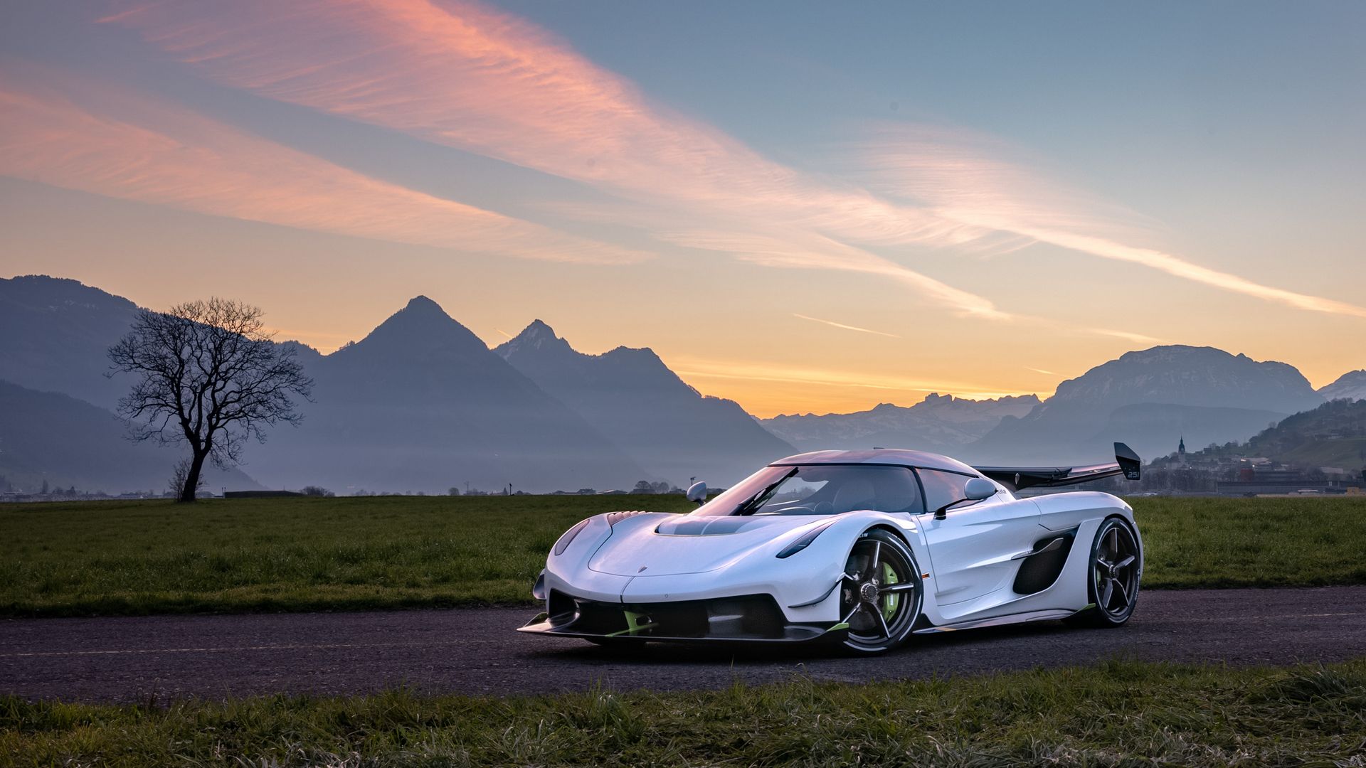 Koenigsegg-Jesko-Switzerland-10 Koenigsegg Congratulates Bugatti On 304 MPH Run, But Points Out They’re Still The Record Holders