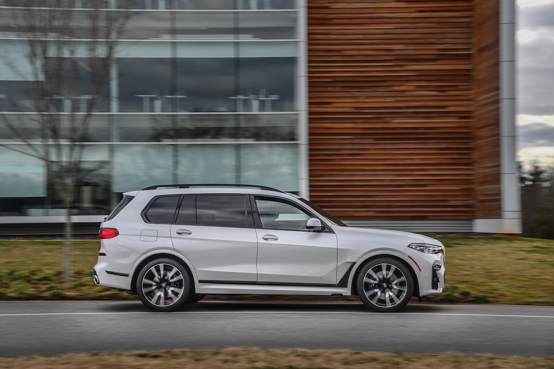 2019-BMW-X7-16 BMW Releases Detailed, 96-Image Gallery Of The New X7