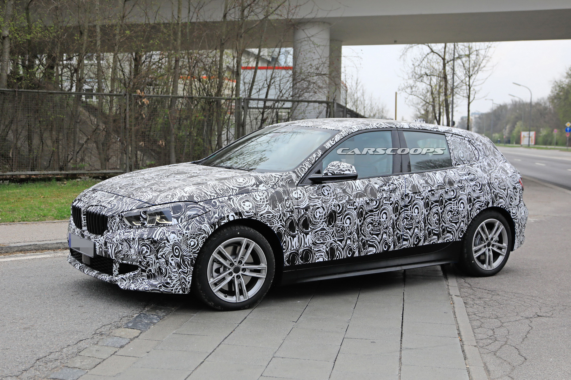 2020 bmw 1 series spied with less front camo 4 2020 BMW 1-Series: Here’s A Better Look At FWD Hatch’s Face