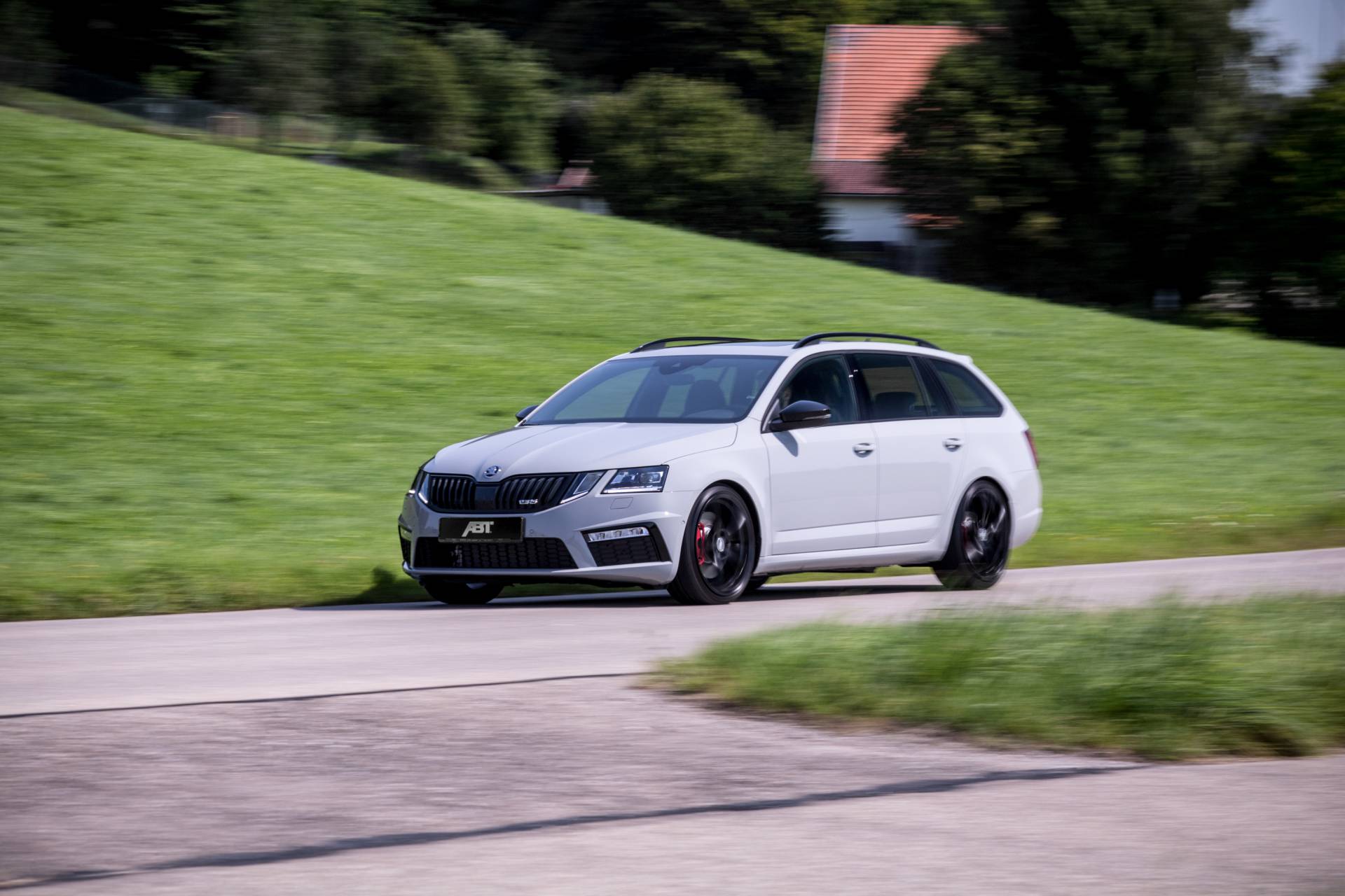 ABT Skoda Octavia RS 12 ABT Skoda Octavia RS Wagon Gets 286 HP, Suspension Tweaks