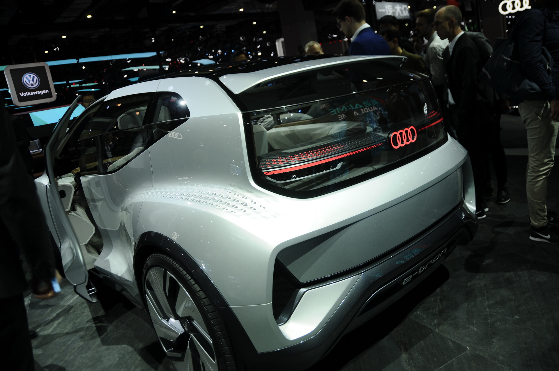 Audi-AIME-03 Audi’s Futuristic AI:ME Is A Compact EV With A Pretty Welcoming Interior