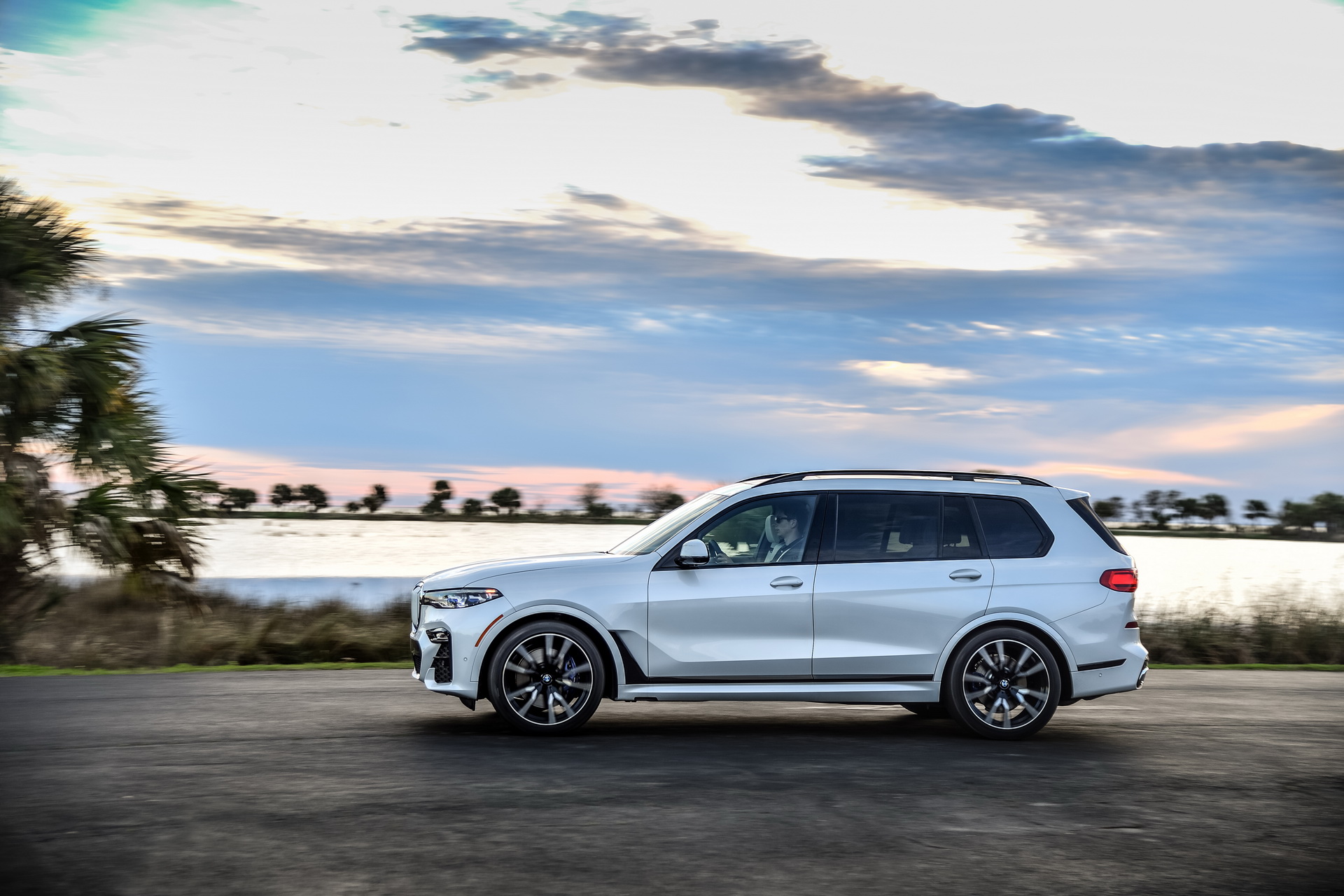 2019-BMW-X7-57 BMW Releases Detailed, 96-Image Gallery Of The New X7