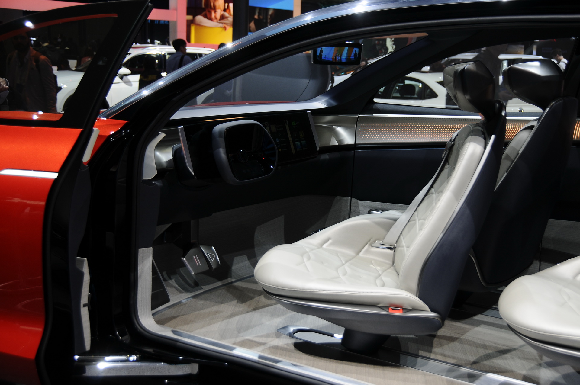 VW-ID-Roomzz-01 VW ID Roomzz: Flagship Electric SUV Will Likely Put Touareg Out Of Job In 2021