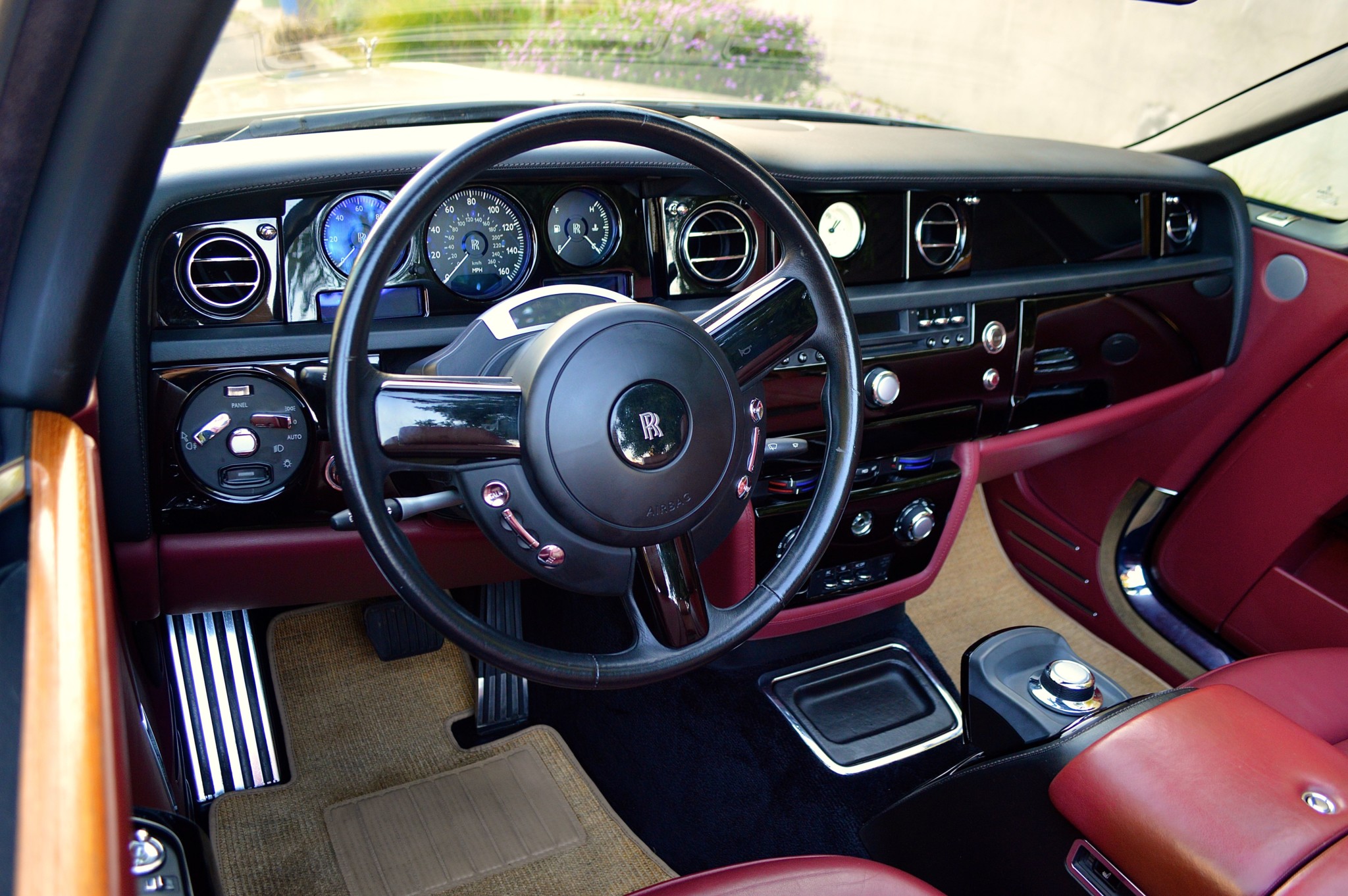 Rolls Royce Phantom Drophead Coupe 22 Fancy A “Cheap” Rolls-Royce? This Phantom Drophead Coupe Might Be The One