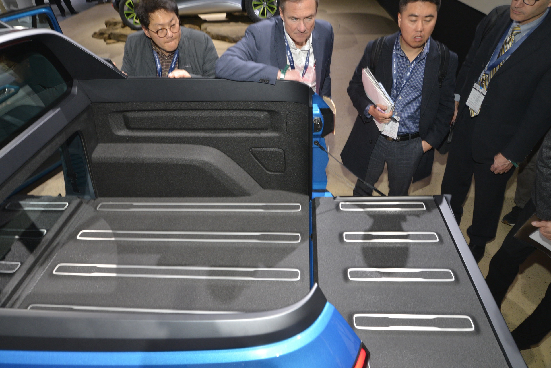 vw tarok pickup concept ny livepics 19 Should VW Build The Tarok Pickup For North America?