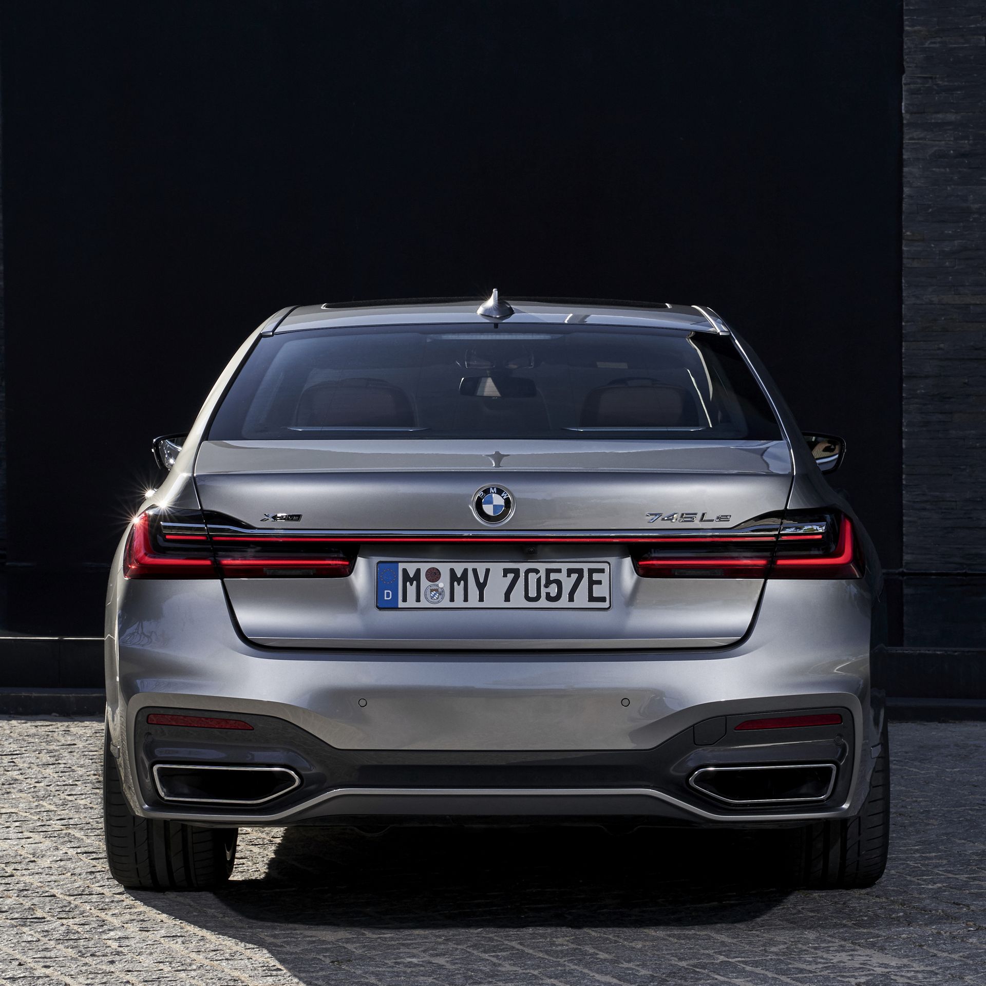 BMW-7-Series-120 BMW Throws 171 Images Of The 7-Series Hoping We’ll Get Used To Its New Face