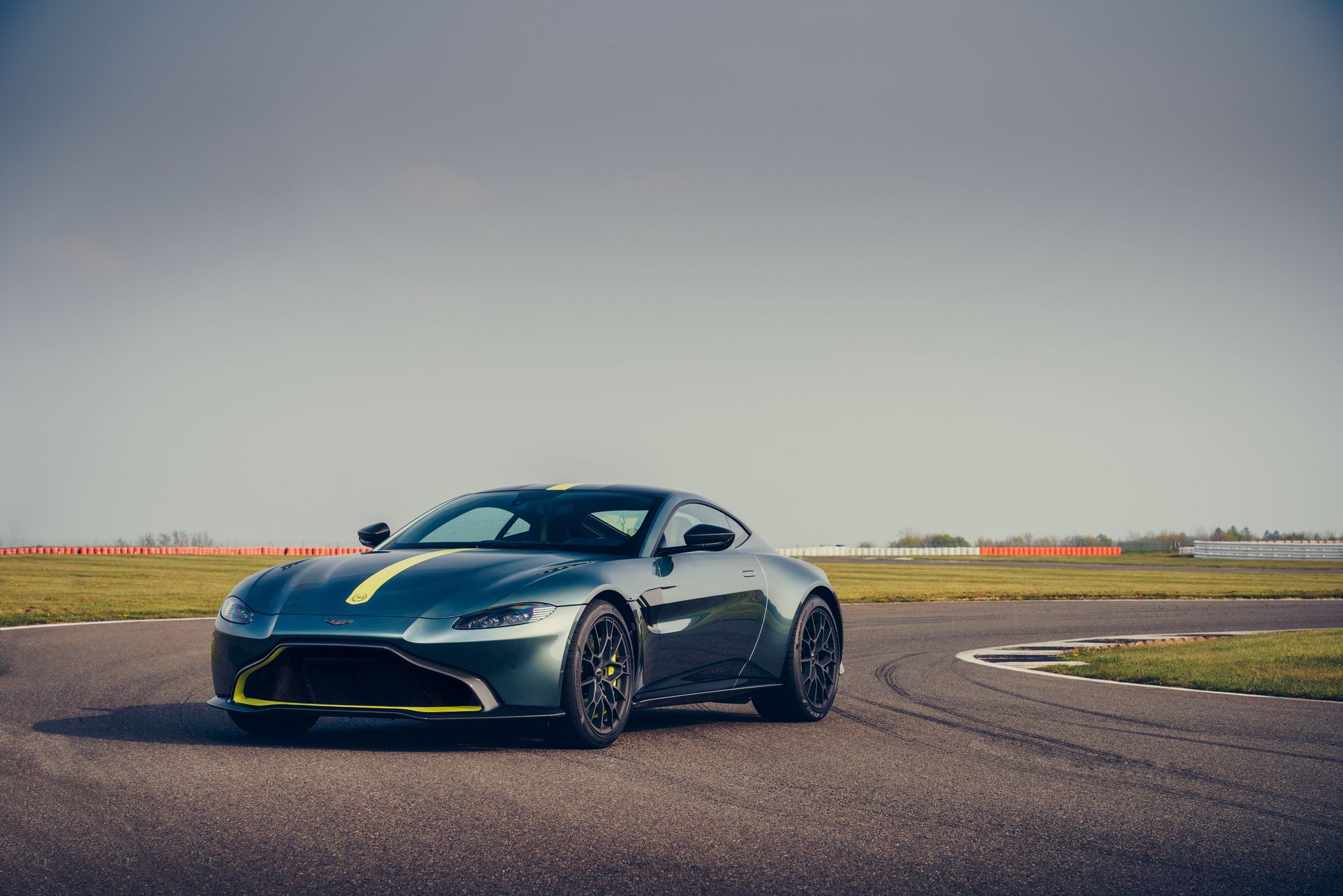 Aston Martin Vantage AMR 8 Aston Martin Vantage AMR Gets 7sp Manual, But Only 200 Will Be Made