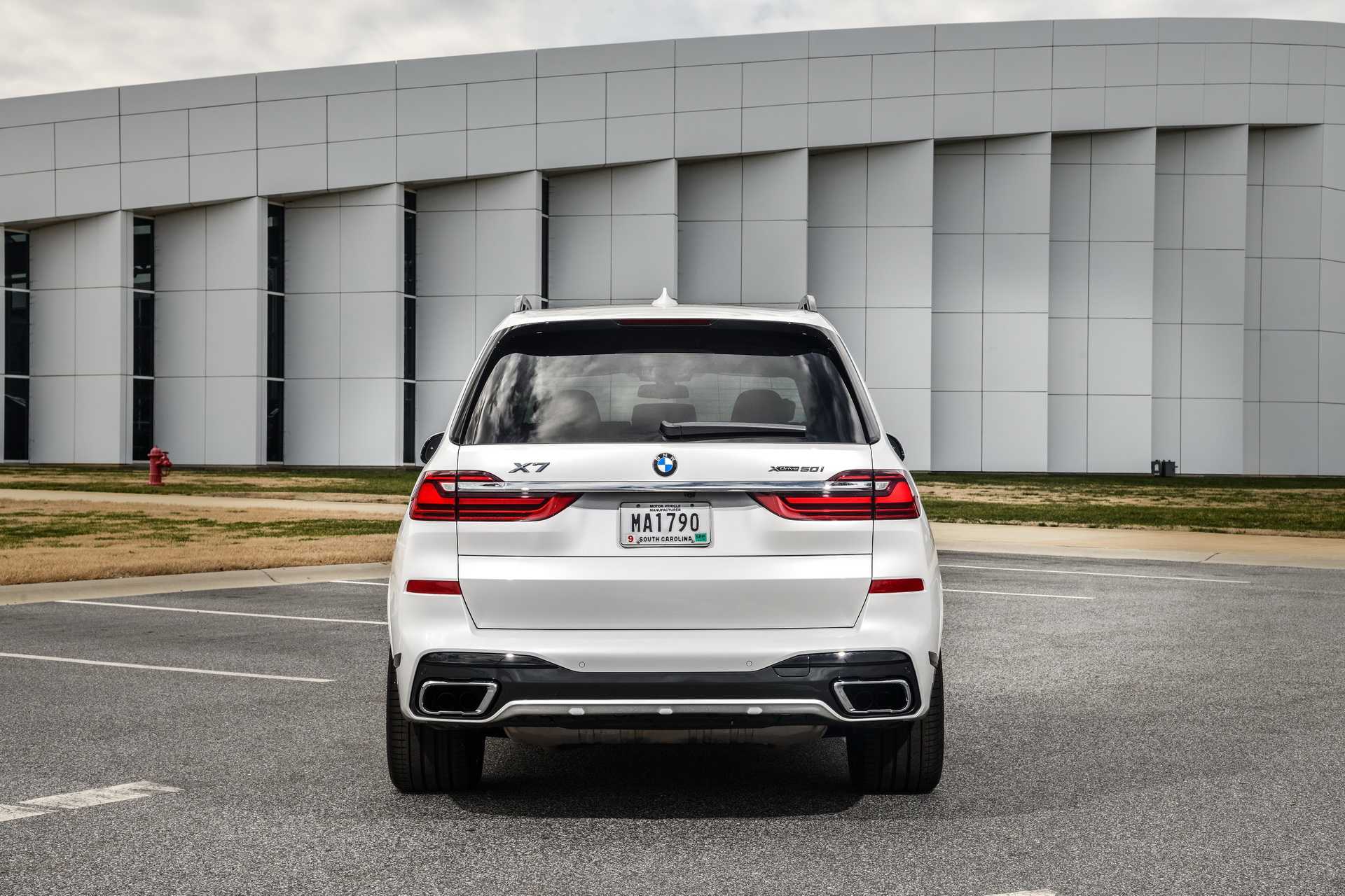 2019-BMW-X7-10 BMW Releases Detailed, 96-Image Gallery Of The New X7