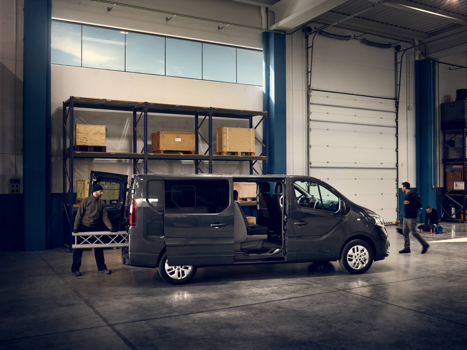 2019MY Renault Trafic van facelift 15 Restyled Renault Master And Trafic Get New Faces, Updated Engines And New Tech