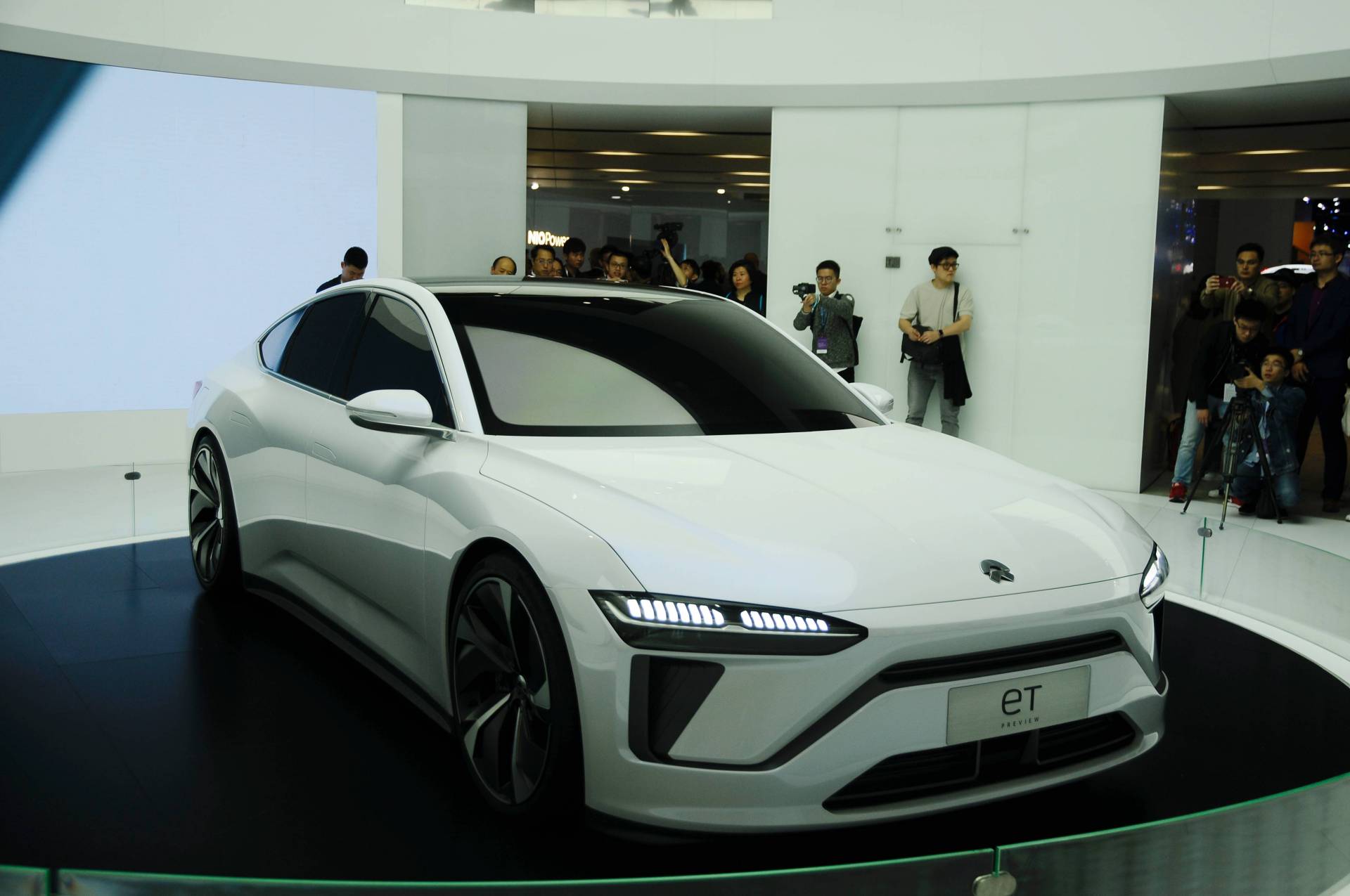 Nio ET Preview 18 Nio ET Preview Heralds Tesla Model 3 Rival With 317-Mile Range