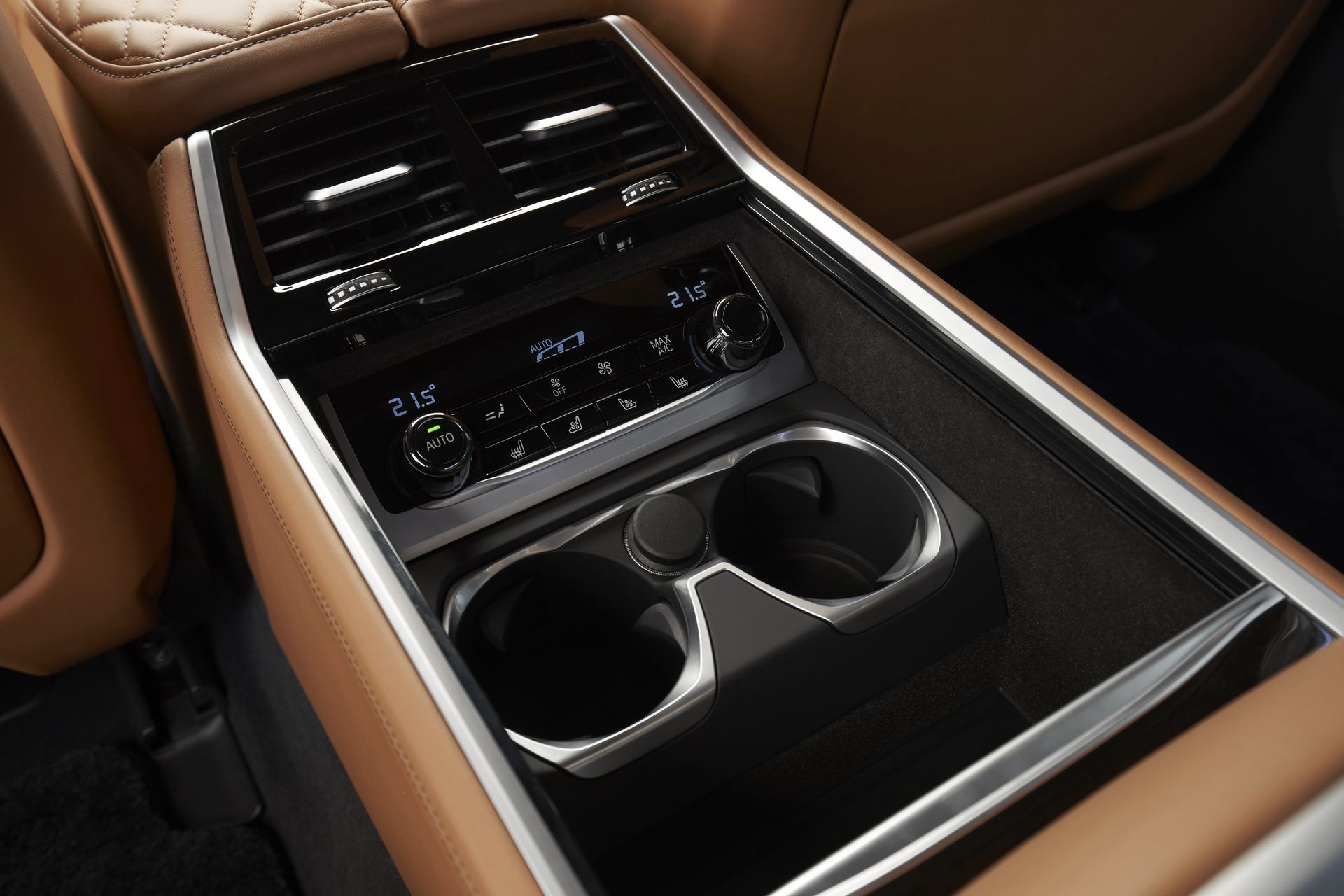 BMW-7-Series-108 BMW Throws 171 Images Of The 7-Series Hoping We’ll Get Used To Its New Face