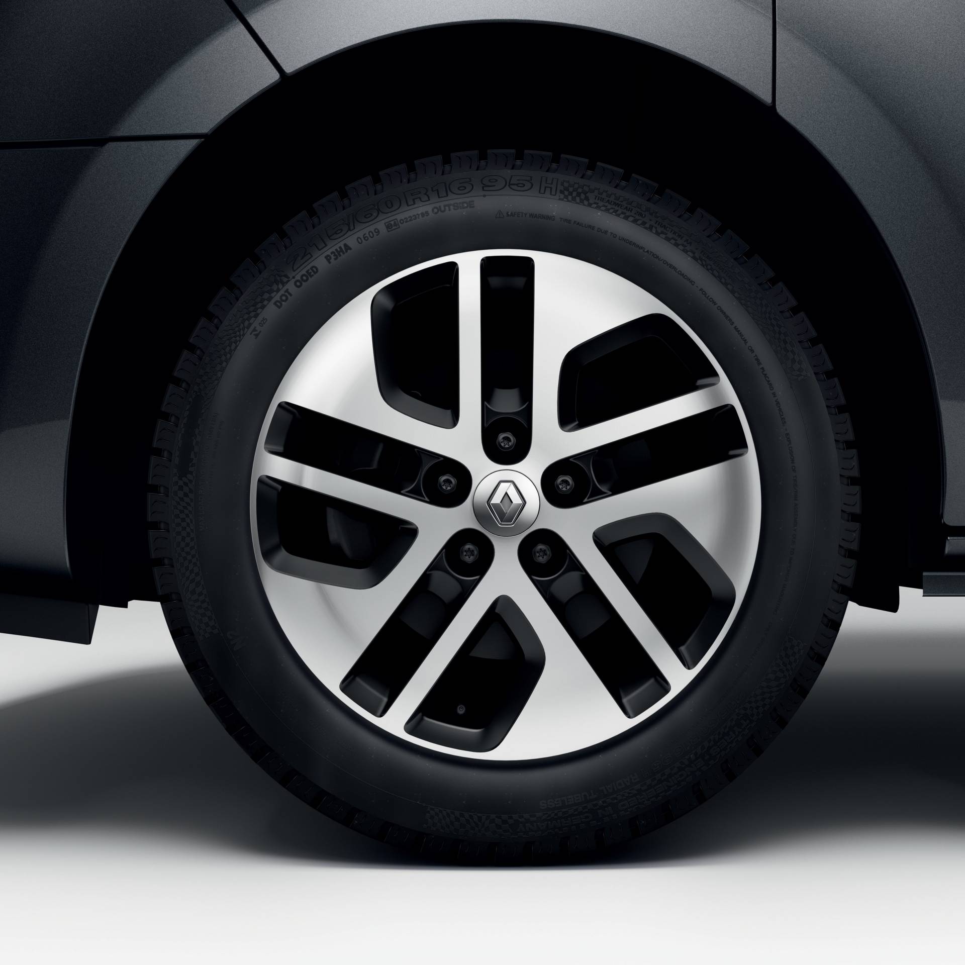 2019MY Renault Trafic SpaceClass facelift 4 Restyled Renault Master And Trafic Get New Faces, Updated Engines And New Tech