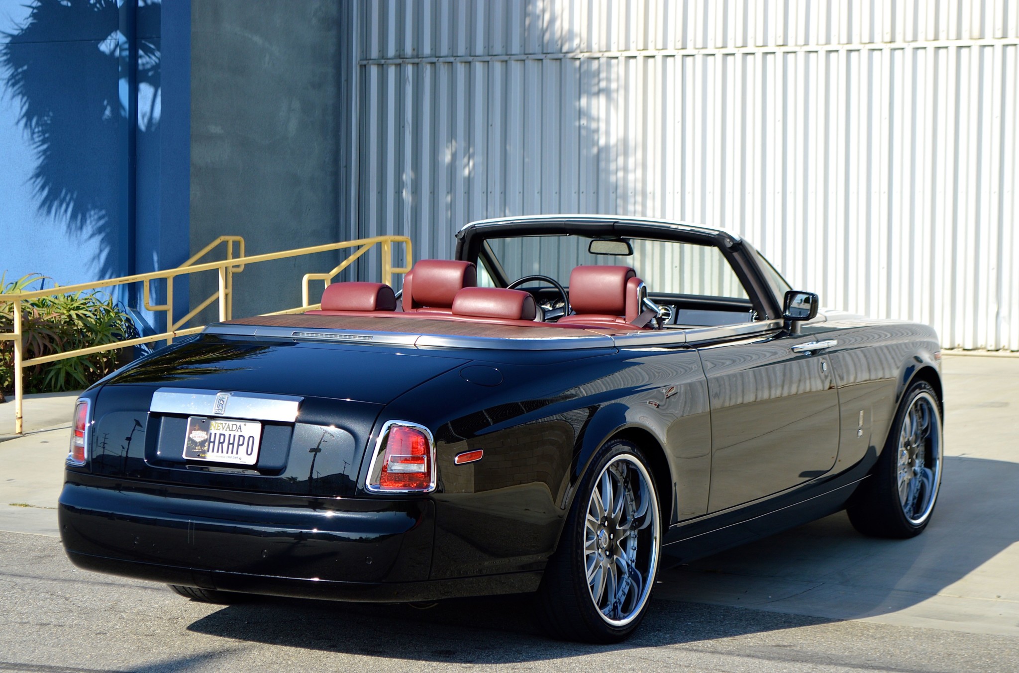 Rolls Royce Phantom Drophead Coupe 10 Fancy A “Cheap” Rolls-Royce? This Phantom Drophead Coupe Might Be The One