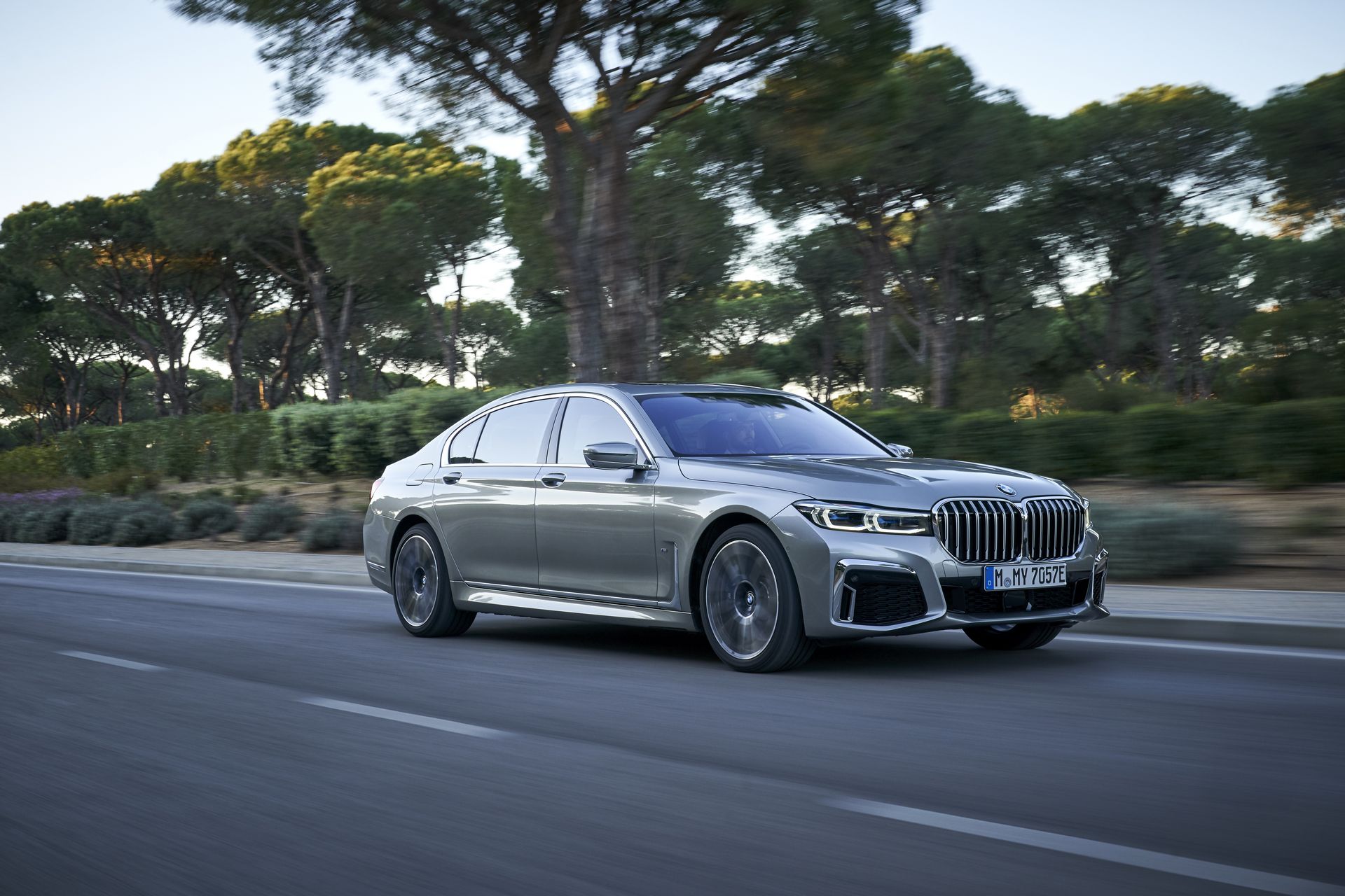 BMW-7-Series-26 BMW Throws 171 Images Of The 7-Series Hoping We’ll Get Used To Its New Face