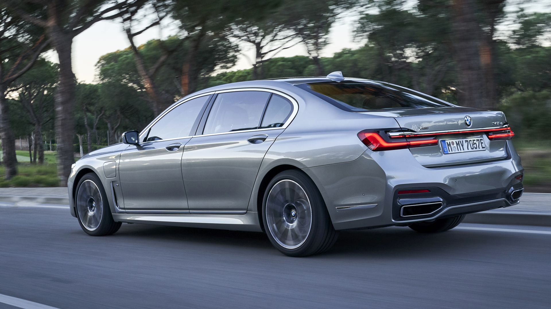 BMW-7-Series-146 BMW Throws 171 Images Of The 7-Series Hoping We’ll Get Used To Its New Face