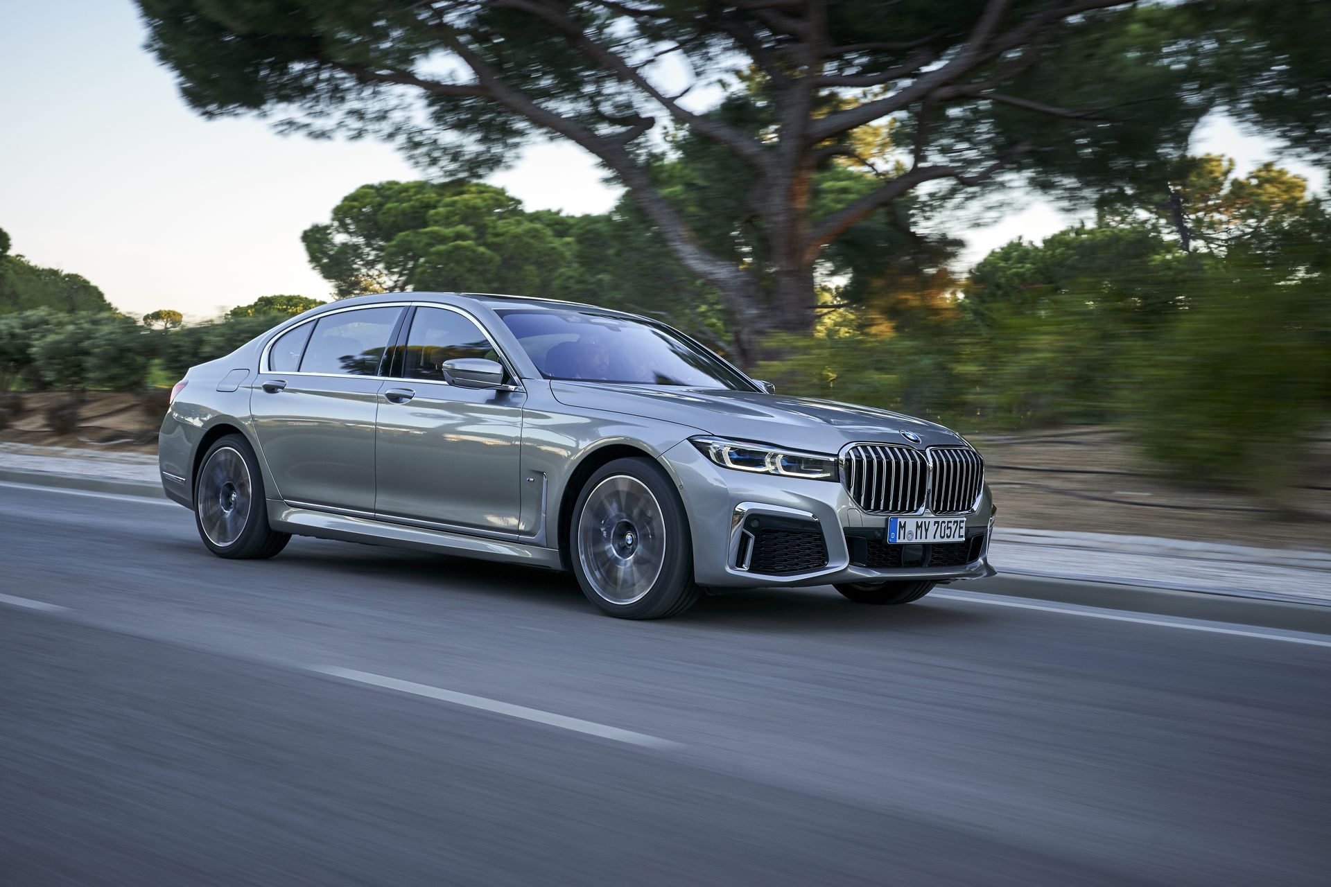 BMW-7-Series-27 BMW Throws 171 Images Of The 7-Series Hoping We’ll Get Used To Its New Face
