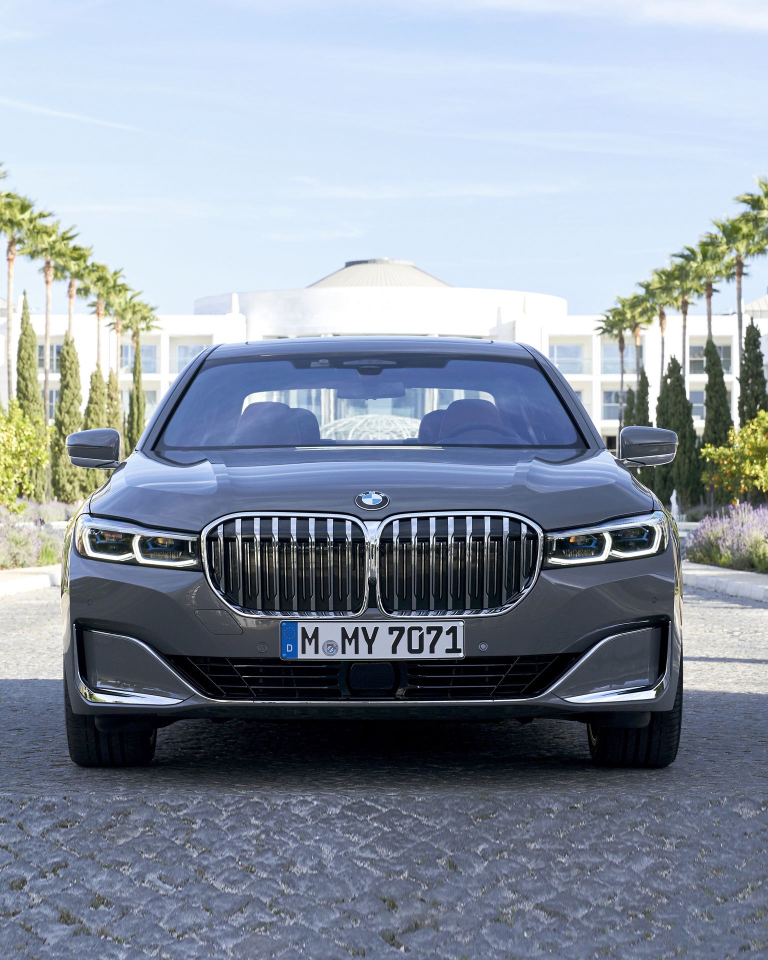 BMW-7-Series-135 BMW Throws 171 Images Of The 7-Series Hoping We’ll Get Used To Its New Face