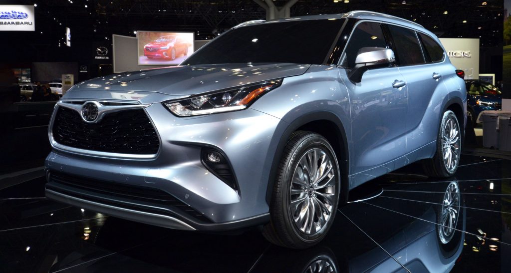  2020 Toyota Highlander Looks At RAV4 For Inspiration, New 34 MPG 4-Cylinder Hybrid (Live Pics)