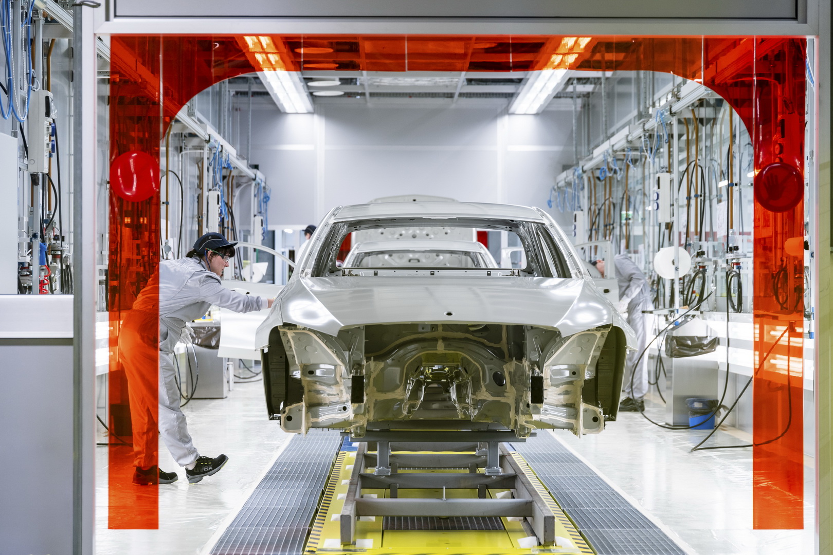 mercedes moscow factory russia 12 Vladimir Putin Inaugurates First Mercedes-Benz Factory In Russia