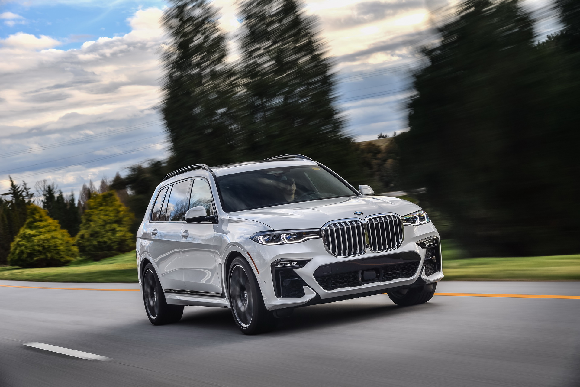 2019-BMW-X7-01 BMW Releases Detailed, 96-Image Gallery Of The New X7