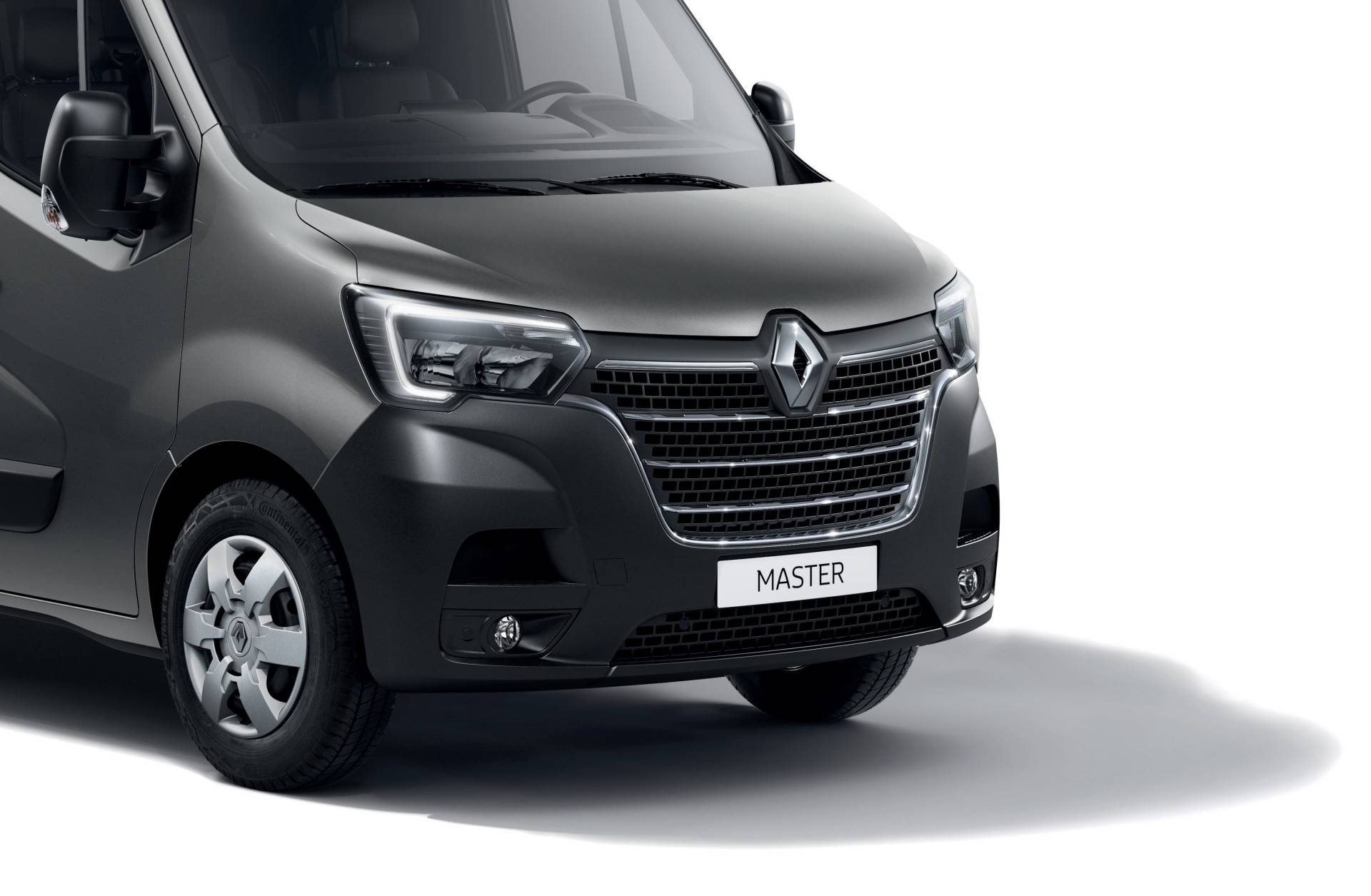 2019MY Renault Master van facelift 21 Restyled Renault Master And Trafic Get New Faces, Updated Engines And New Tech