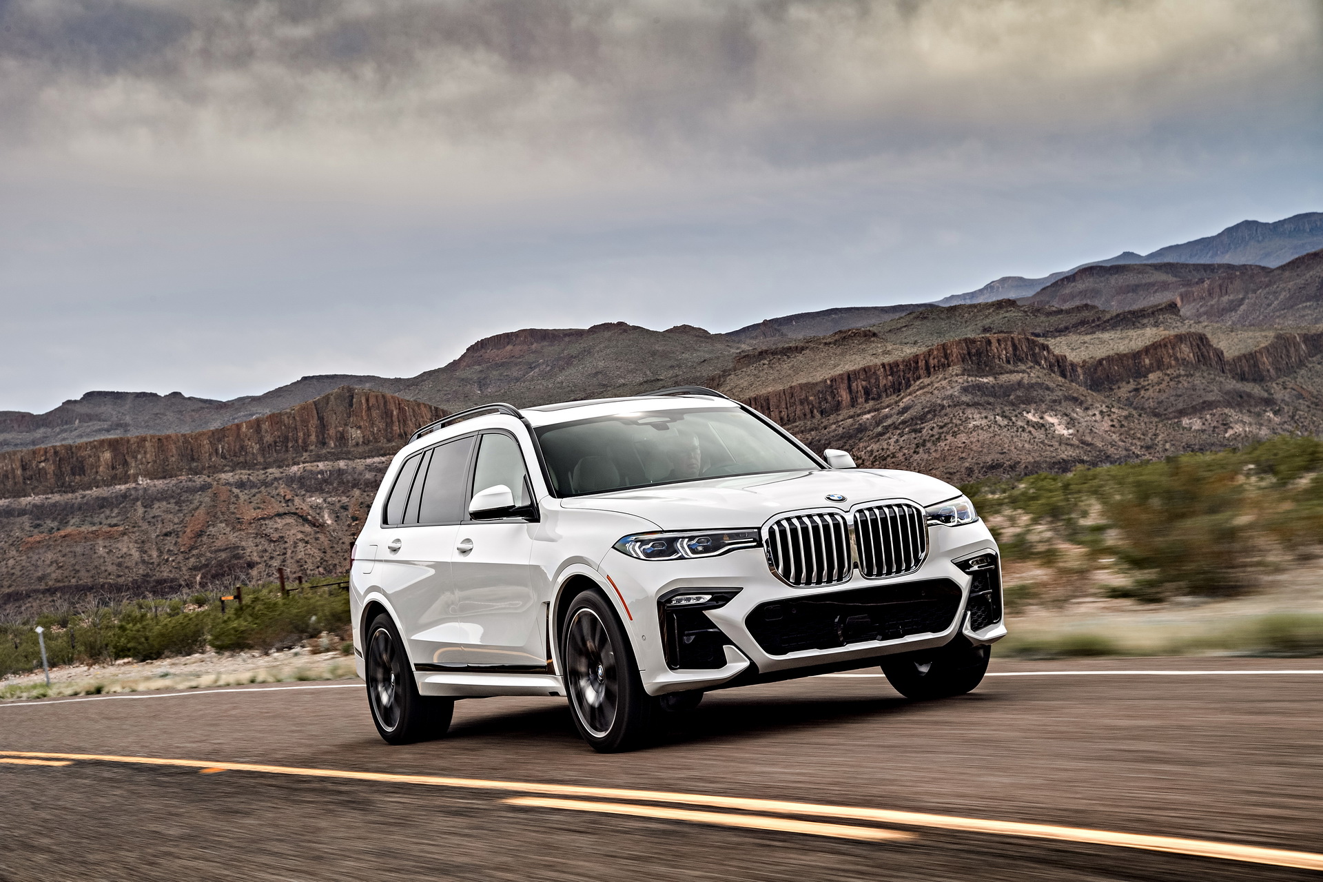 2019-BMW-X7-75 BMW Releases Detailed, 96-Image Gallery Of The New X7