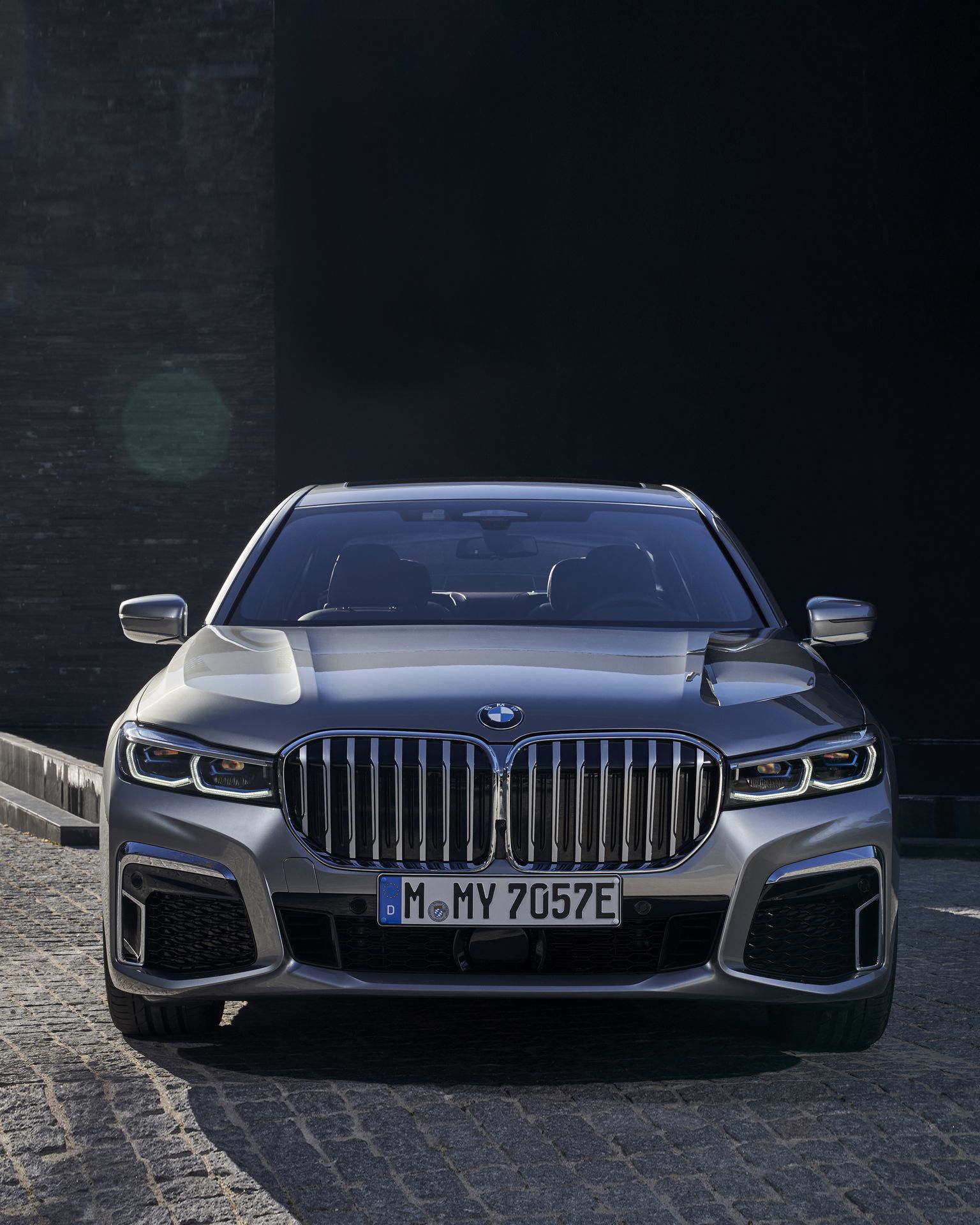 BMW-7-Series-132 BMW Throws 171 Images Of The 7-Series Hoping We’ll Get Used To Its New Face