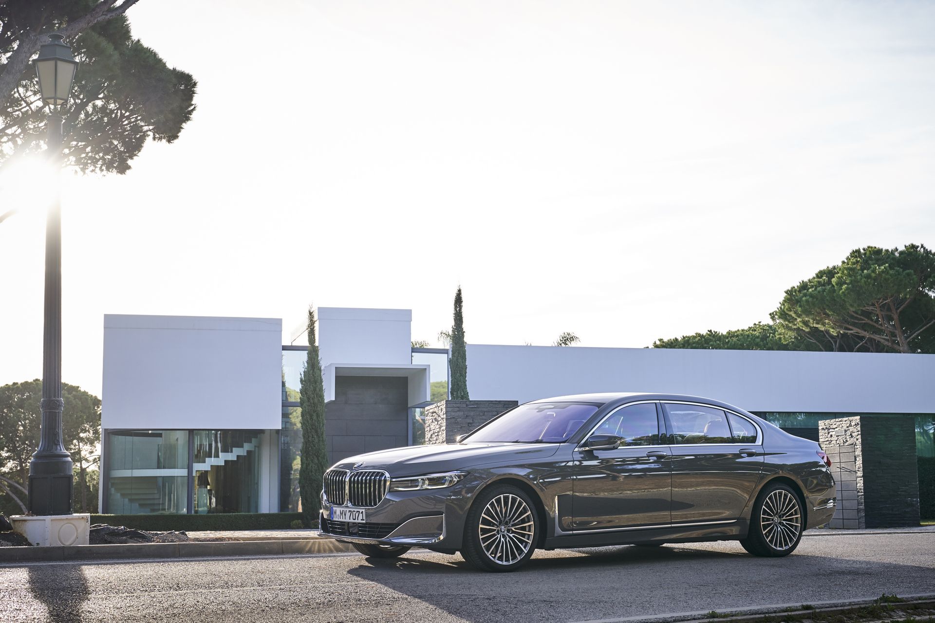 BMW-7-Series-78 BMW Throws 171 Images Of The 7-Series Hoping We’ll Get Used To Its New Face