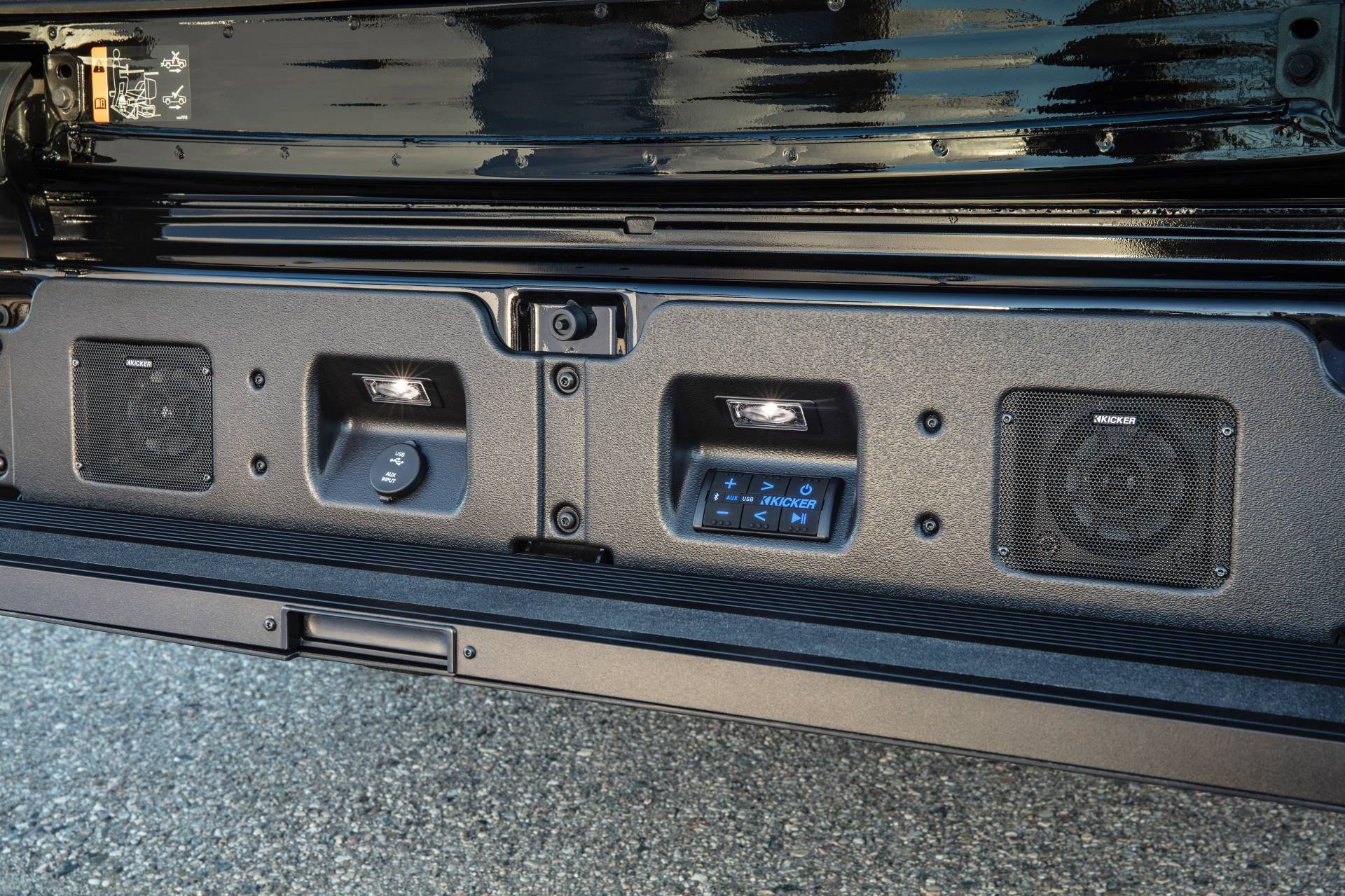 2019 GMC Sierra Denali CarbonPro Edition 4 GMC Adds Carbon Fiber Bed To 2019 Sierra 1500 Denali And AT4 “CarbonPro” Editions