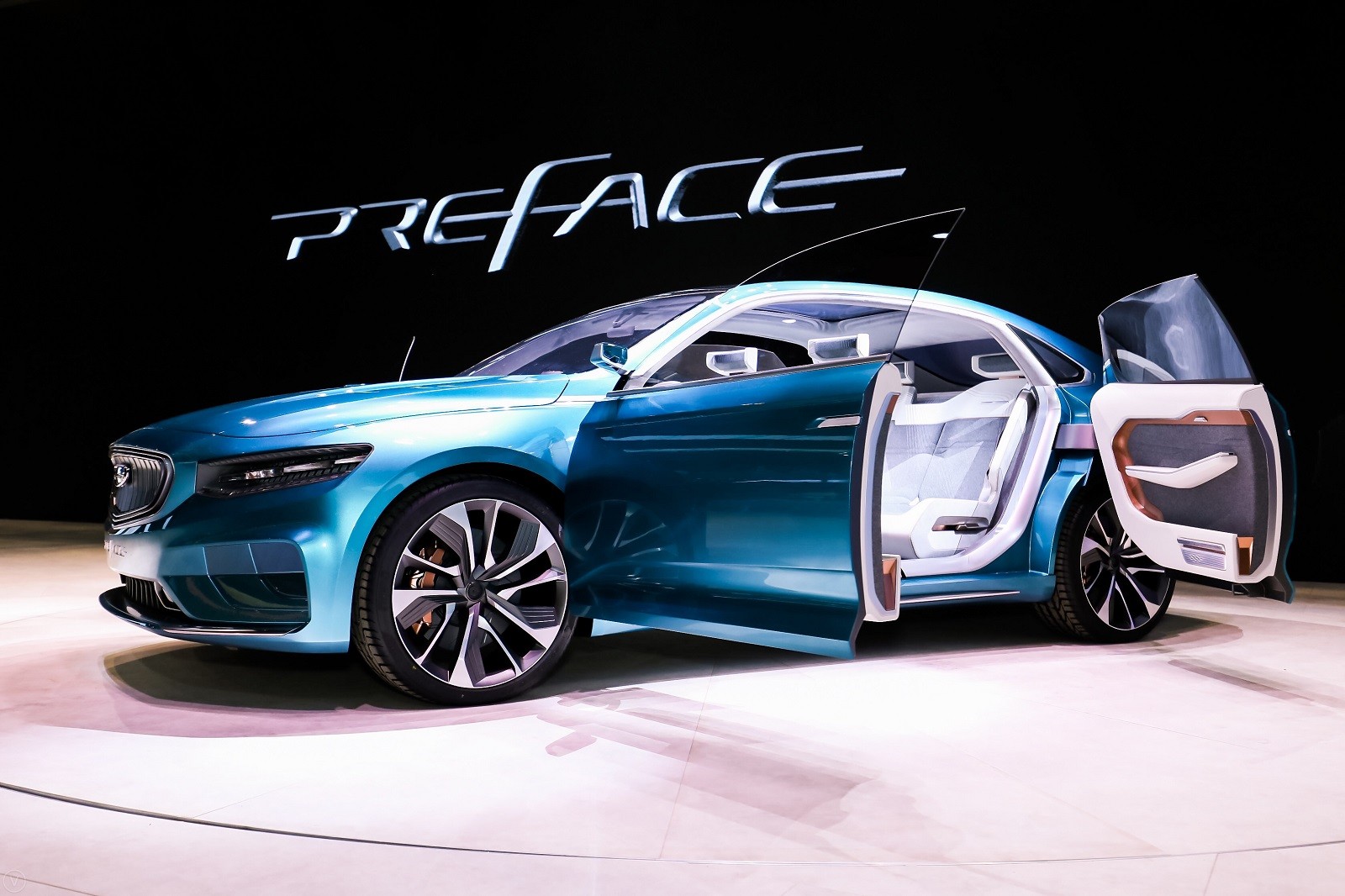 Geely Preface Concept-5 Geely Preface Concept Dresses Volvo Platform In A Stylish Suit