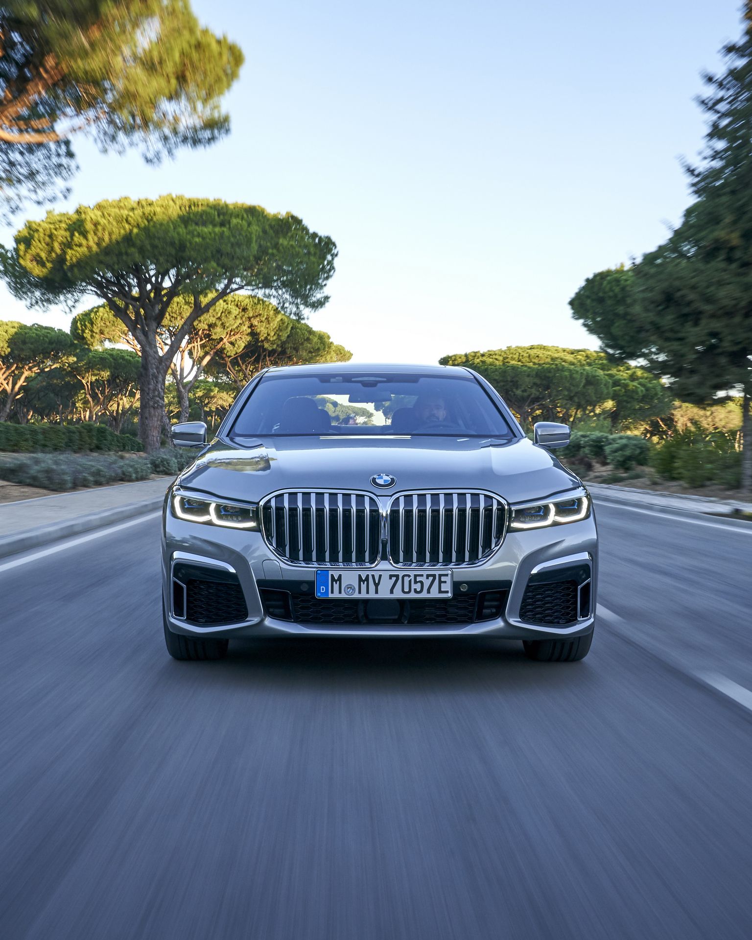 BMW-7-Series-129 BMW Throws 171 Images Of The 7-Series Hoping We’ll Get Used To Its New Face
