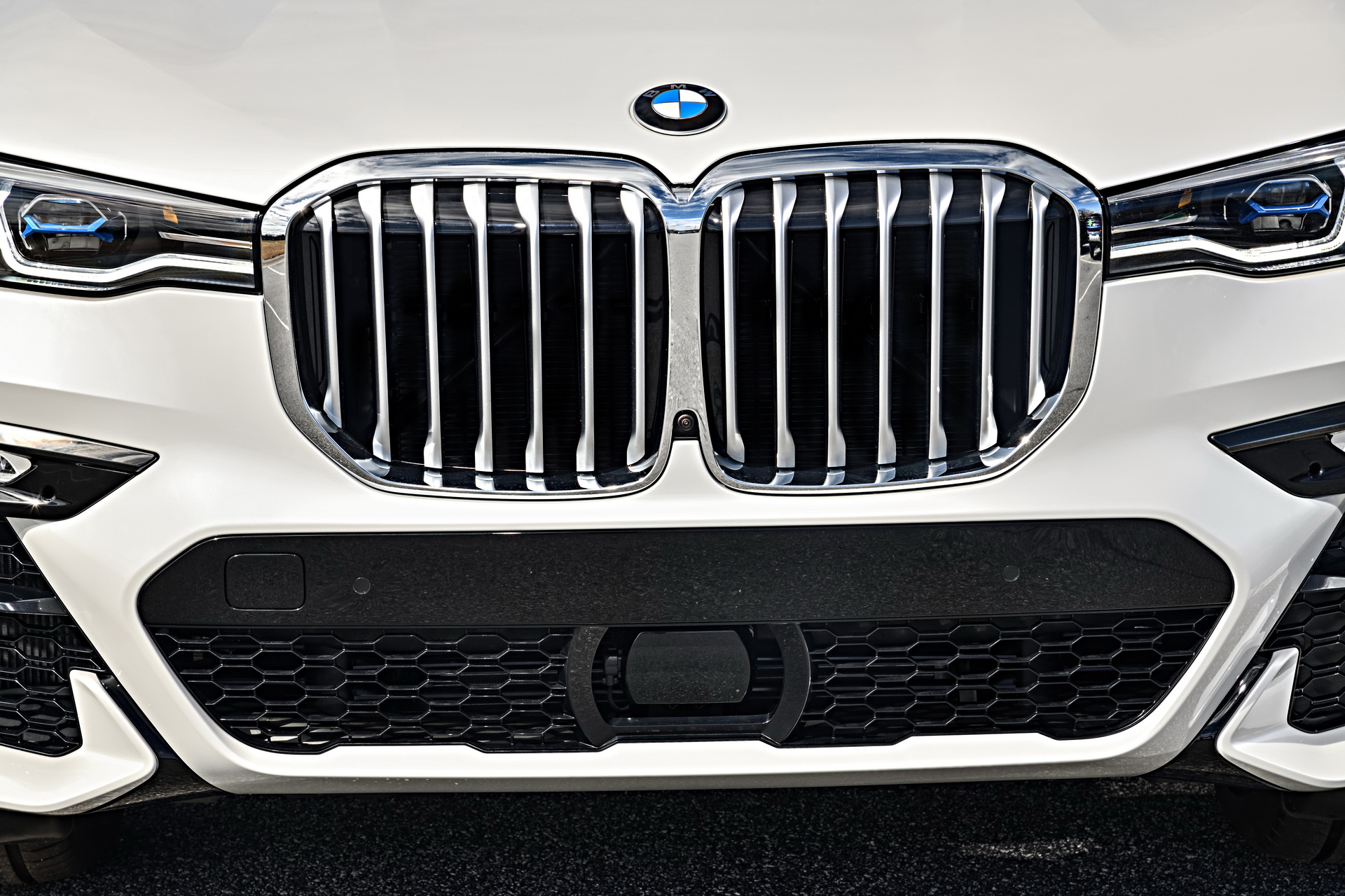 2019-BMW-X7-18 BMW Releases Detailed, 96-Image Gallery Of The New X7