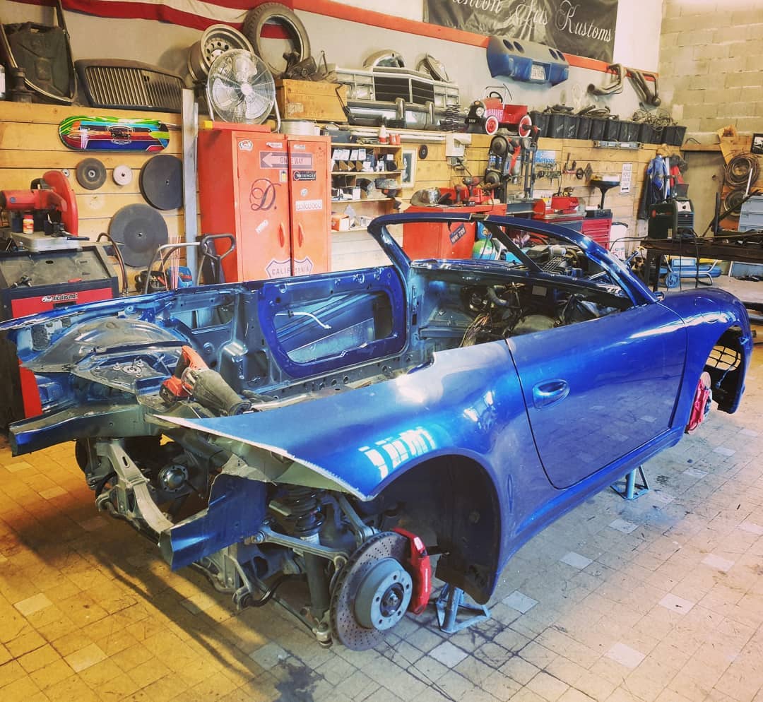 porsche 911 hemi v8 2 Someone Is Building A Porsche 911 With A HEMI V8 At The Front