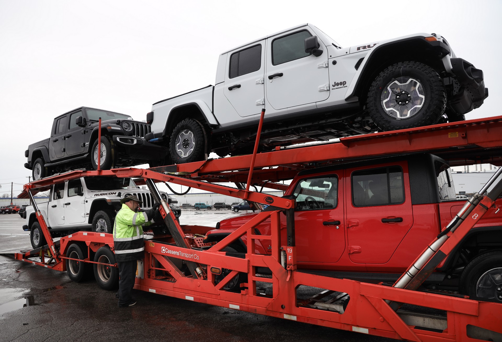 2020 Jeep Gladiator-4 2020 Jeep Gladiator Headed To Dealerships, Arrives 14 Years After The Concept