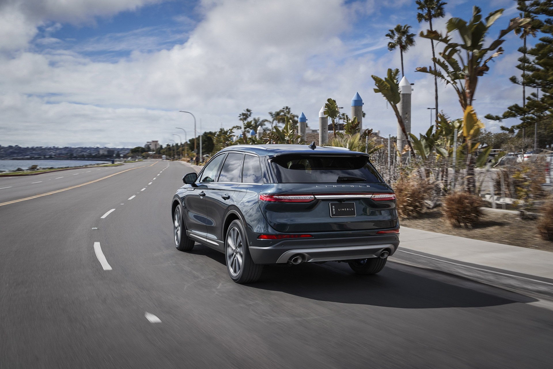 2020 Lincoln Corsair 22 2020 Lincoln Corsair Takes Off With A Cool Name, Elegant Styling And Up To 280HP