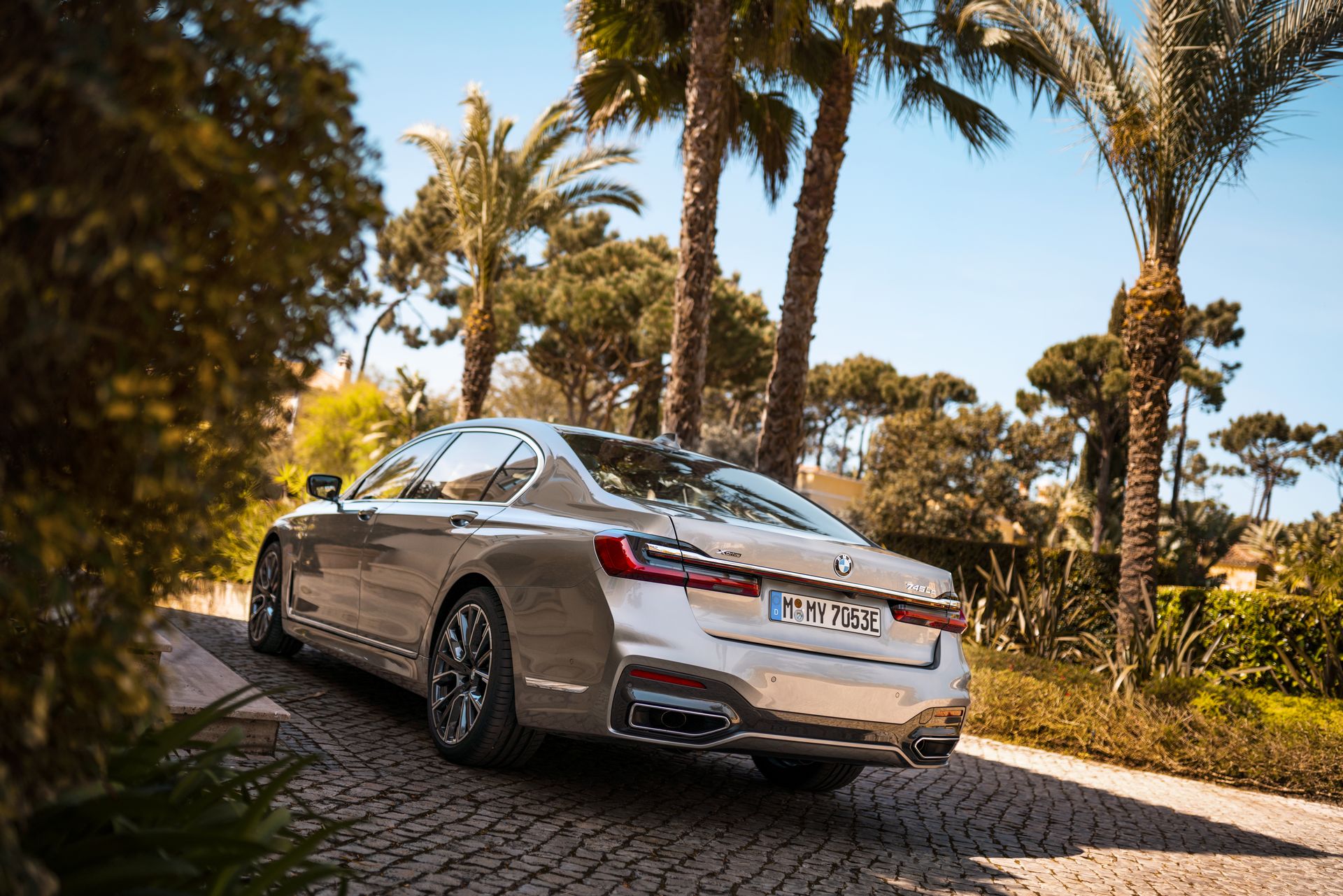 BMW-7-Series-167 BMW Throws 171 Images Of The 7-Series Hoping We’ll Get Used To Its New Face