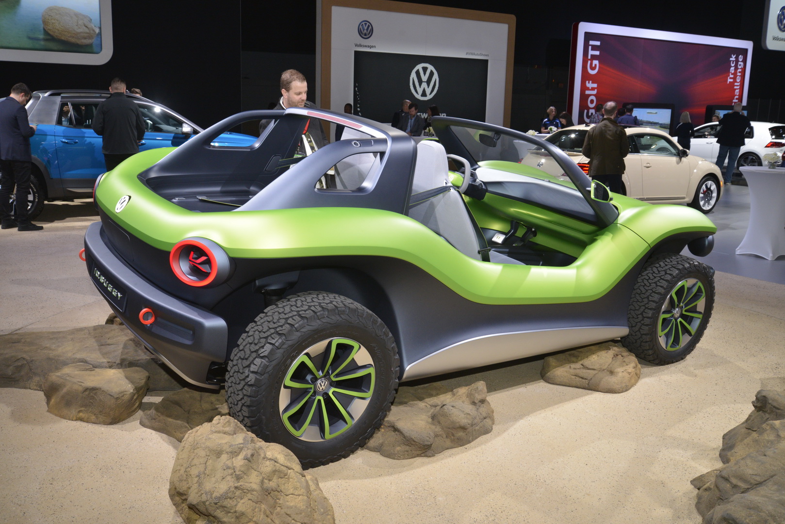 2019 vw id buggy concept 10 VW’s Dune Buggy Concept Keeps Nostalgia Alive In The Dawn Of Electric Power