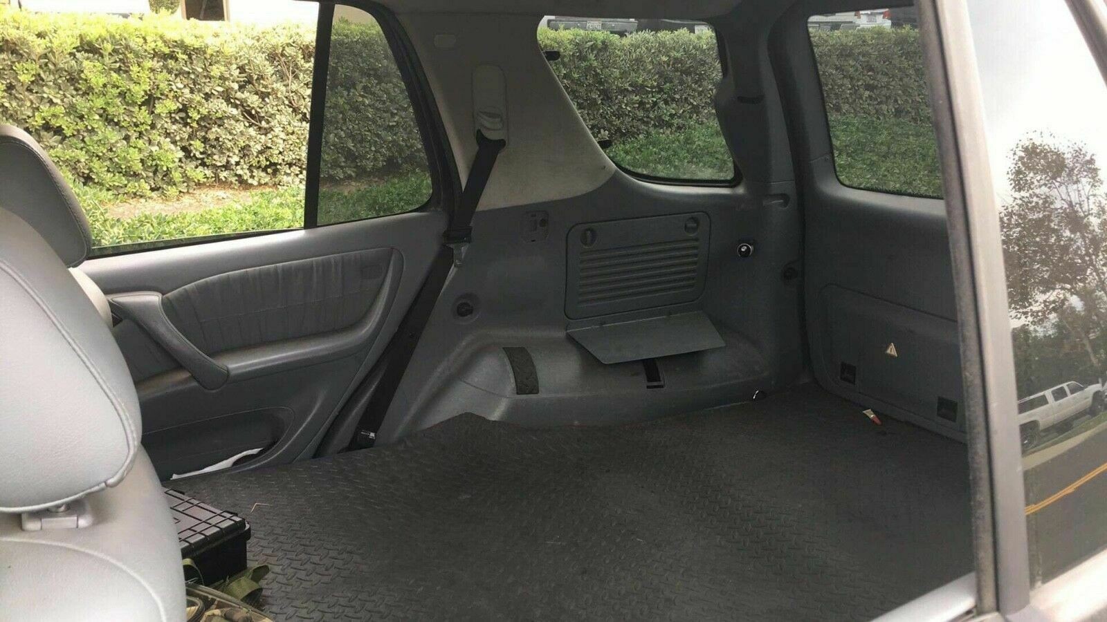 Mercedes ML Jurassic Park-7 Mercedes ML Jurassic Park Movie Prop Is Here To Save Us From Extinction